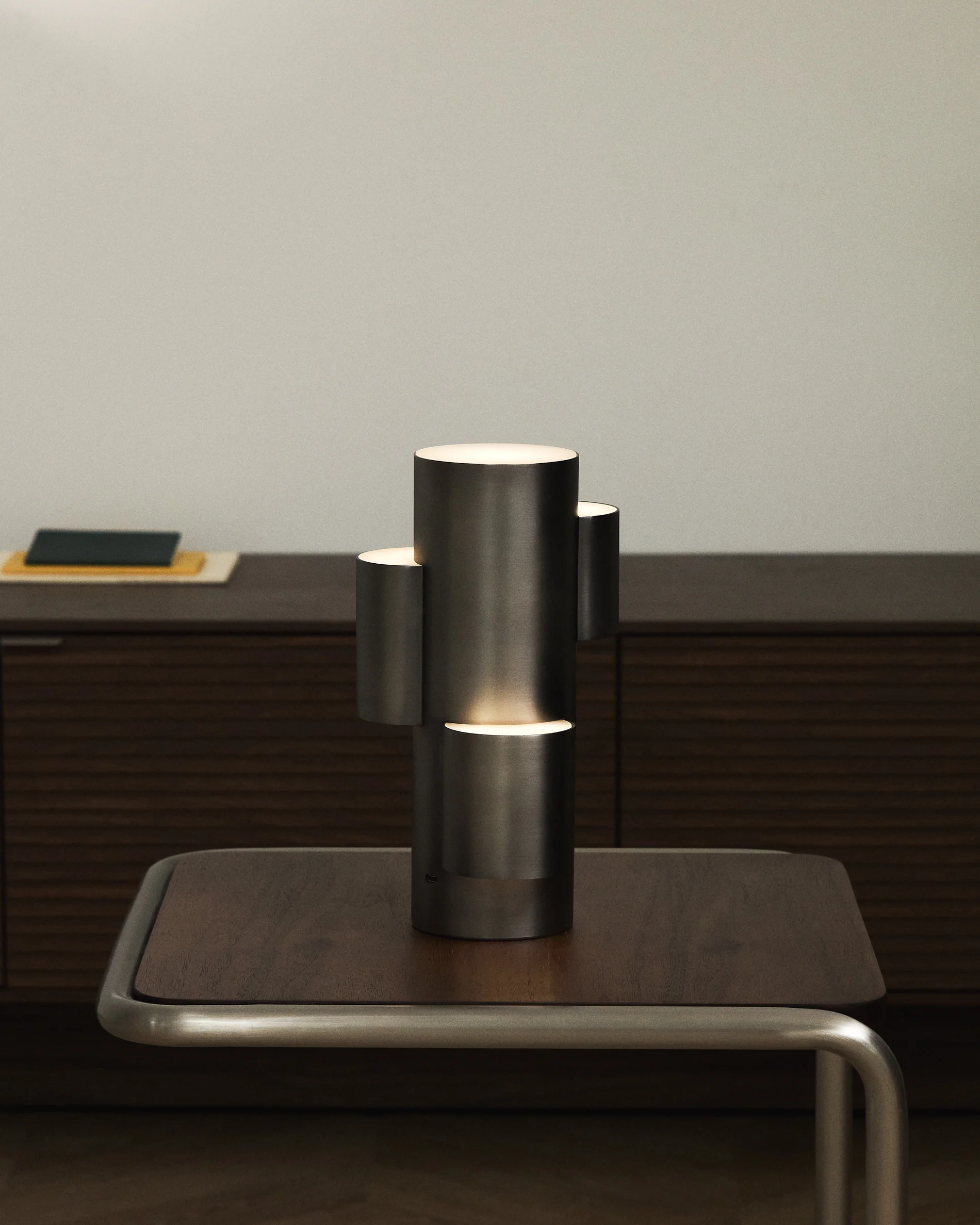 Adrina portable LED table lamp in dark grey metal with brushed finish - Image 6