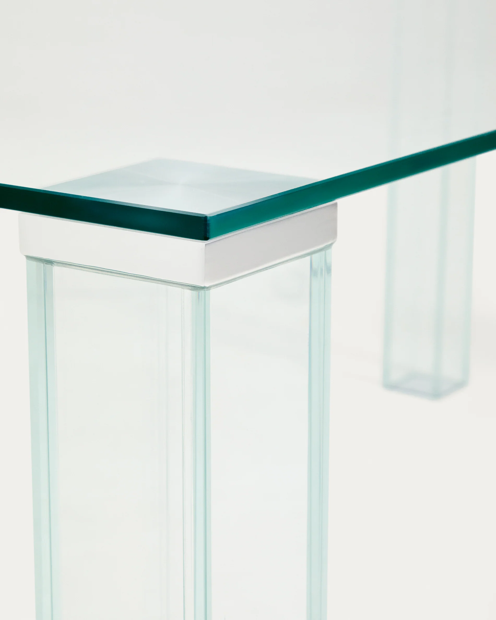 Adularia table in clear tempered glass 200 x 100cm - Image 3