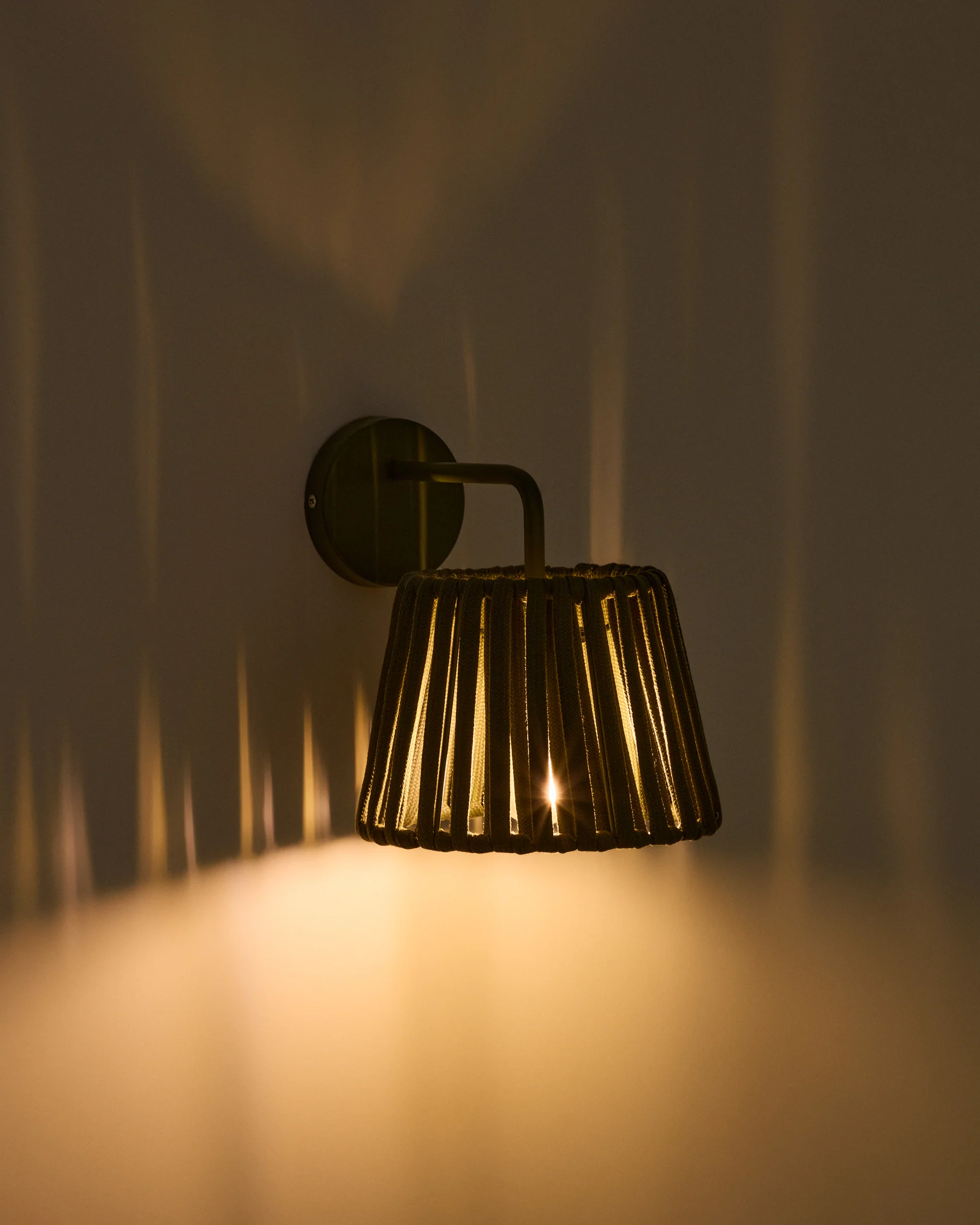 Aldet green outdoor wall light in flat rope cord and metal - Image 4