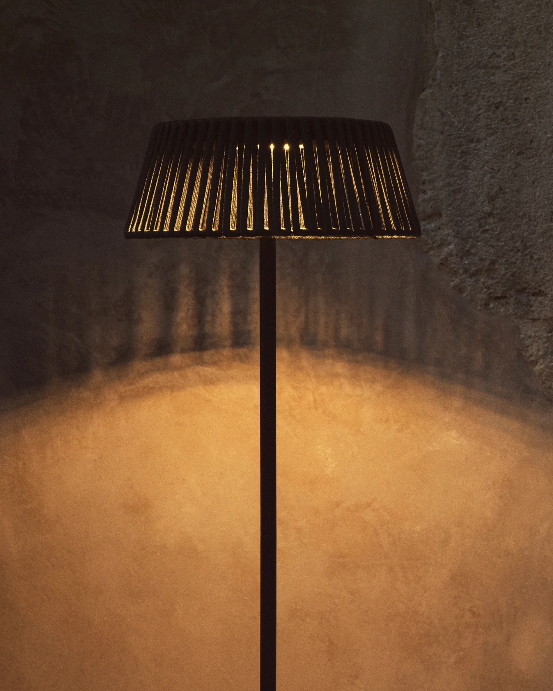 Aldet outdoor solar floor lamp in green flat rope cord with metal base Ø46cm - Image 7