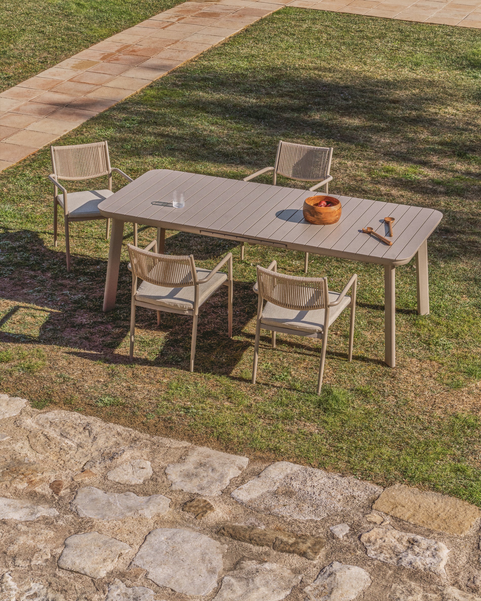 Argasi stackable outdoor chair in taupe aluminium and beige synthetic rope cord - Image 7