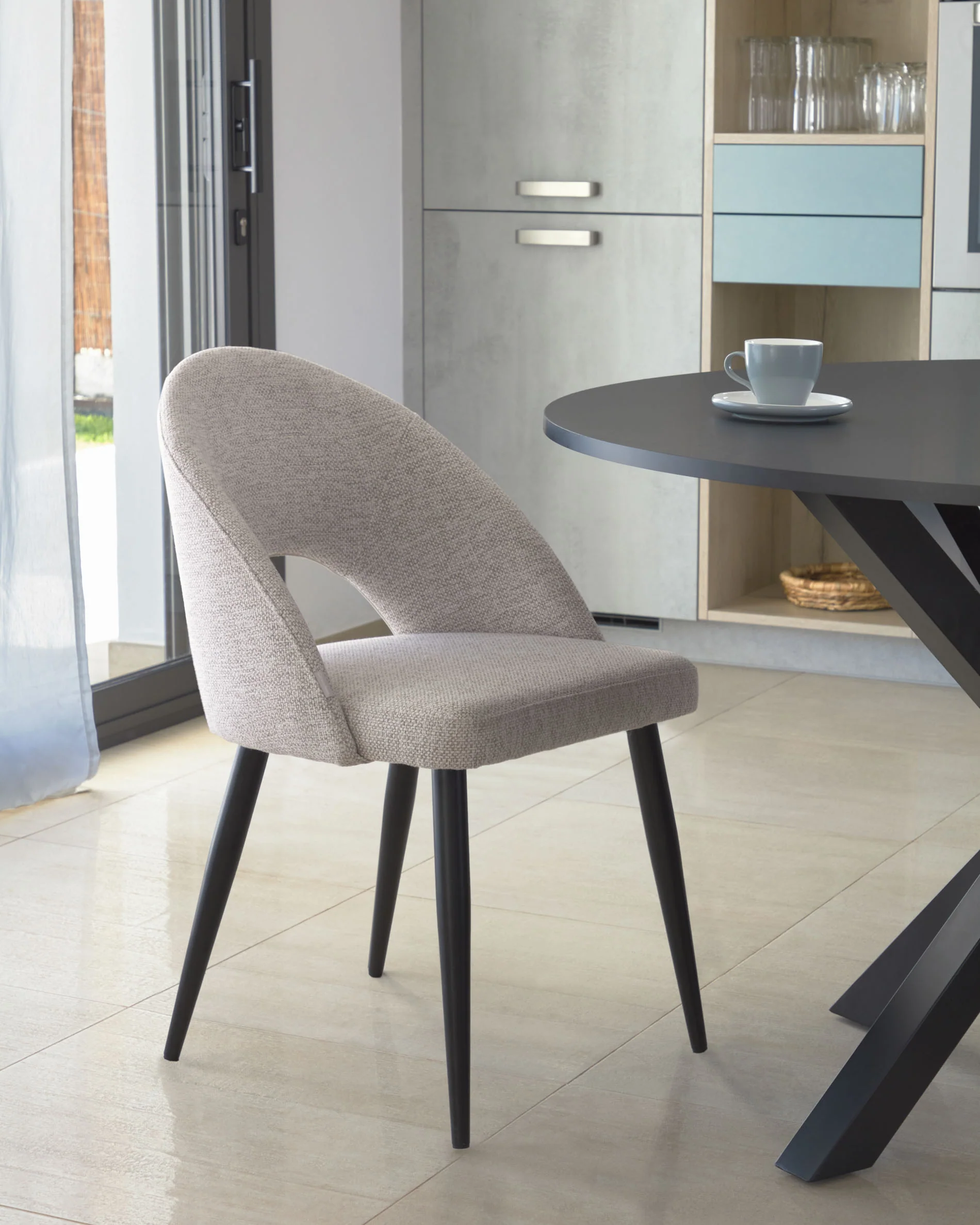 Beige Mael chair with steel legs with black finish FSC 100% - Image 2