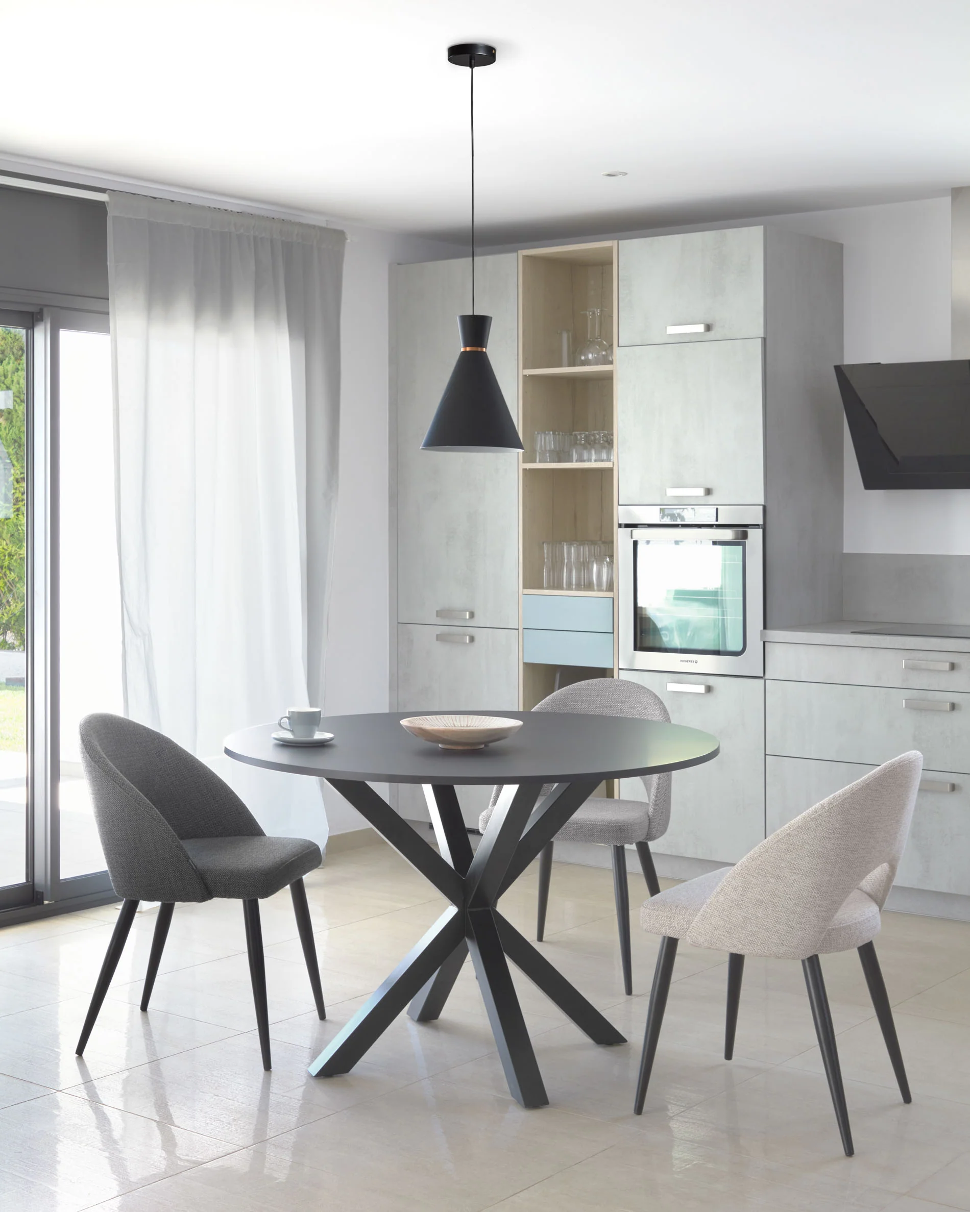 Beige Mael chair with steel legs with black finish FSC 100% - Image 4