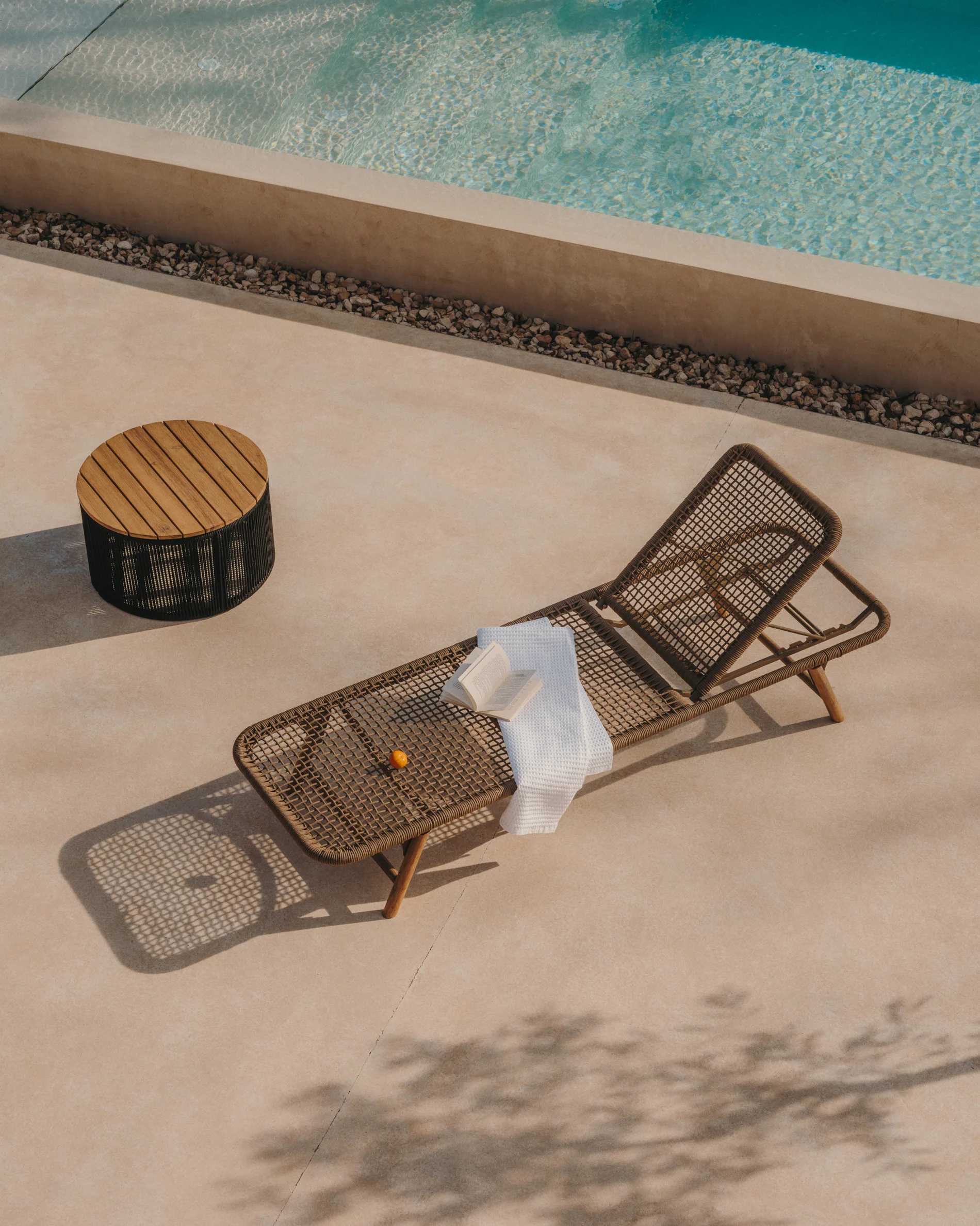 Dandara coffee table made of steel, black cord and solid acacia wood, Ø70 cm FSC 100% - Image 2