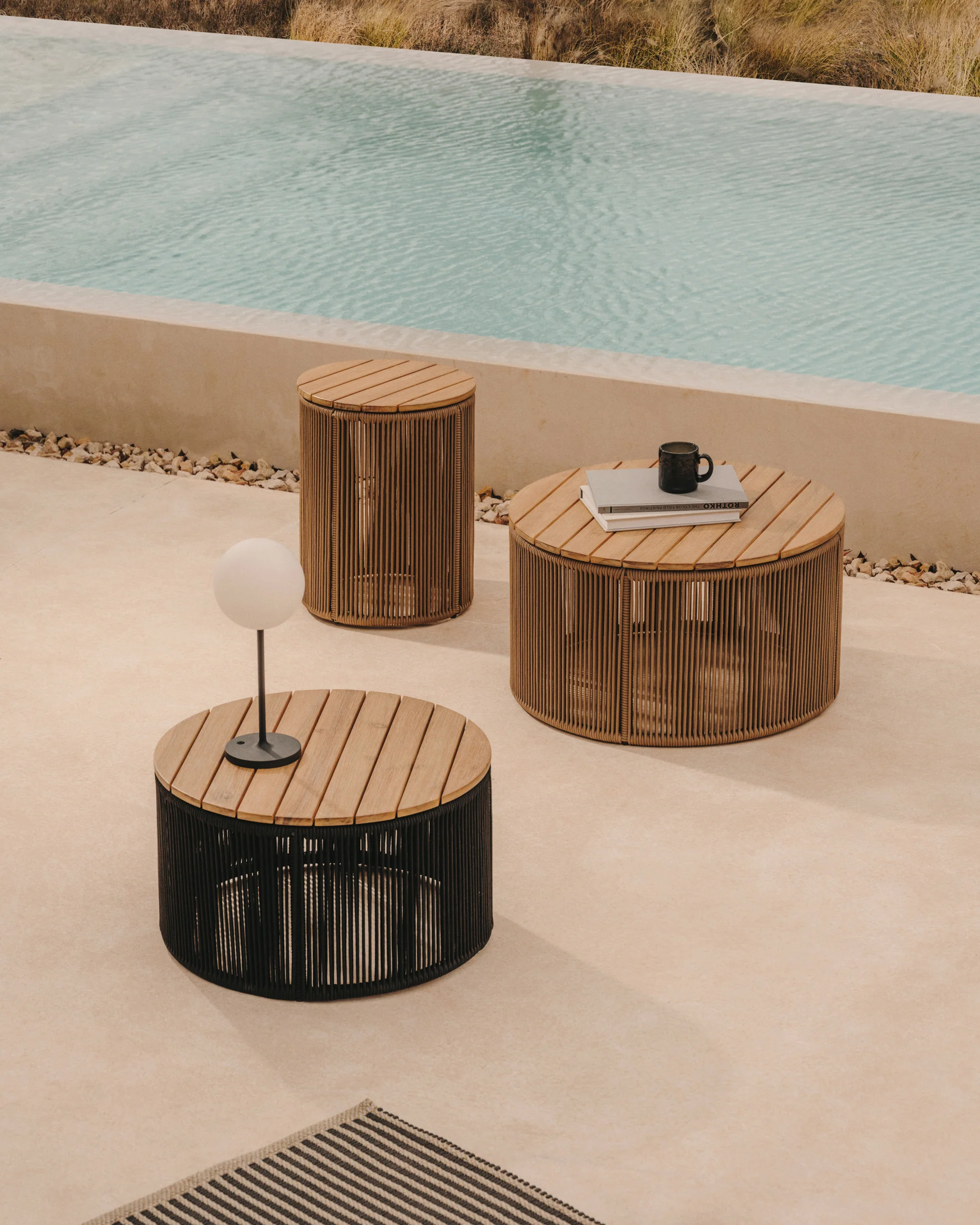Dandara coffee table made of steel, black cord and solid acacia wood, Ø70 cm FSC 100% - Image 4