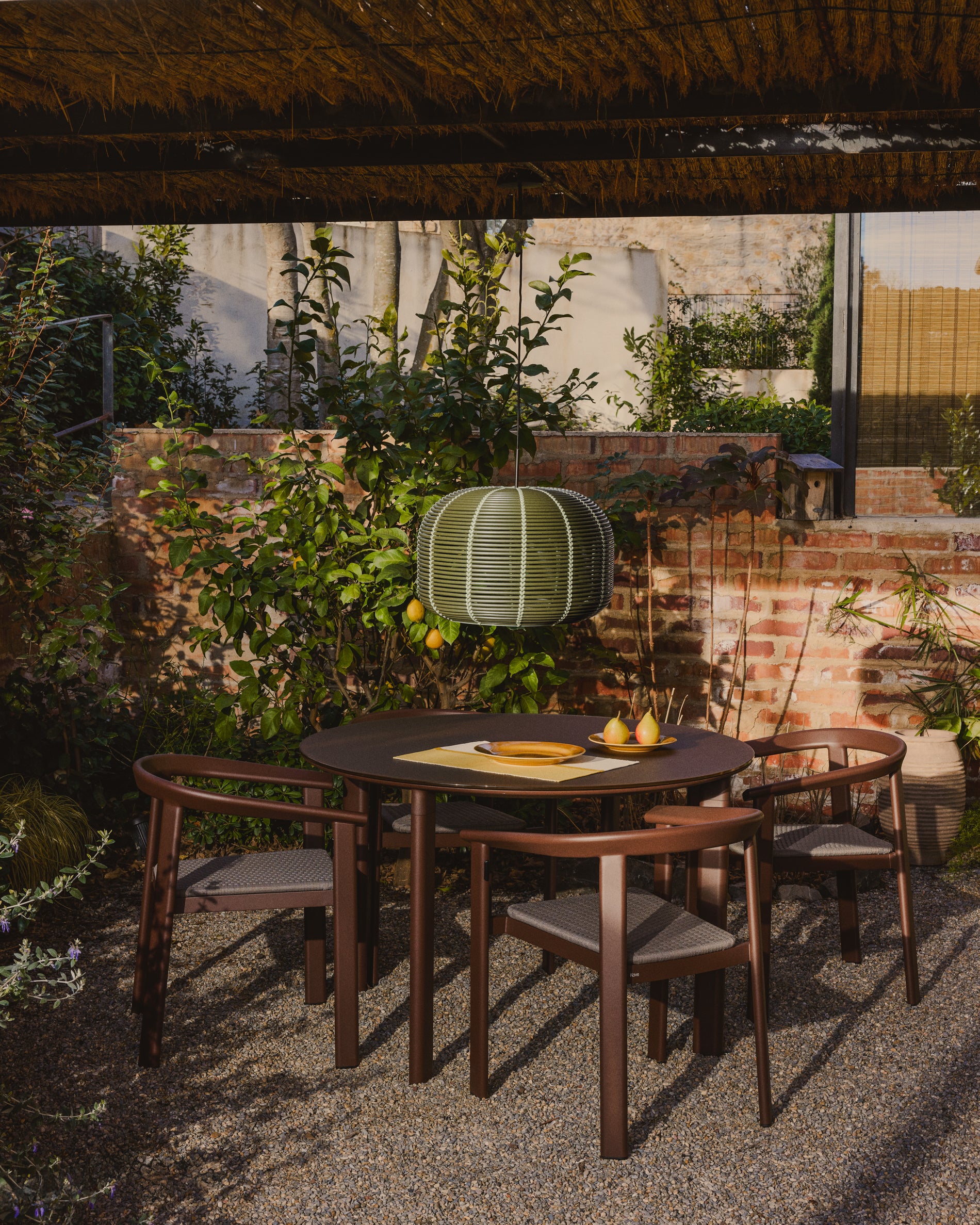 Erice stackable outdoor chair in aluminium and brown rope - Image 7