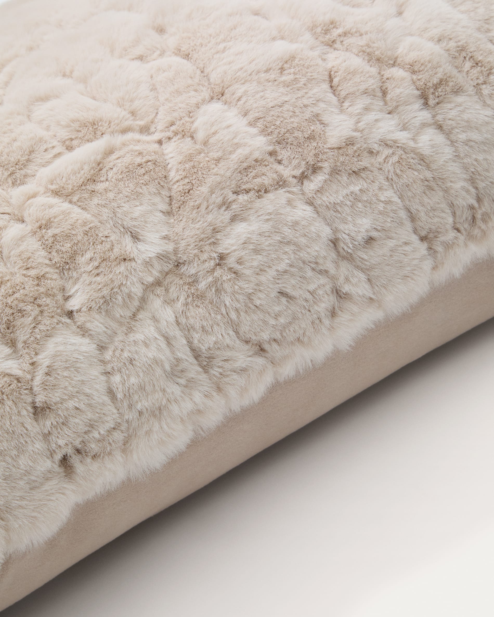 Eyra jaquard furry cushion cover, 40 x 60 cm - Image 2