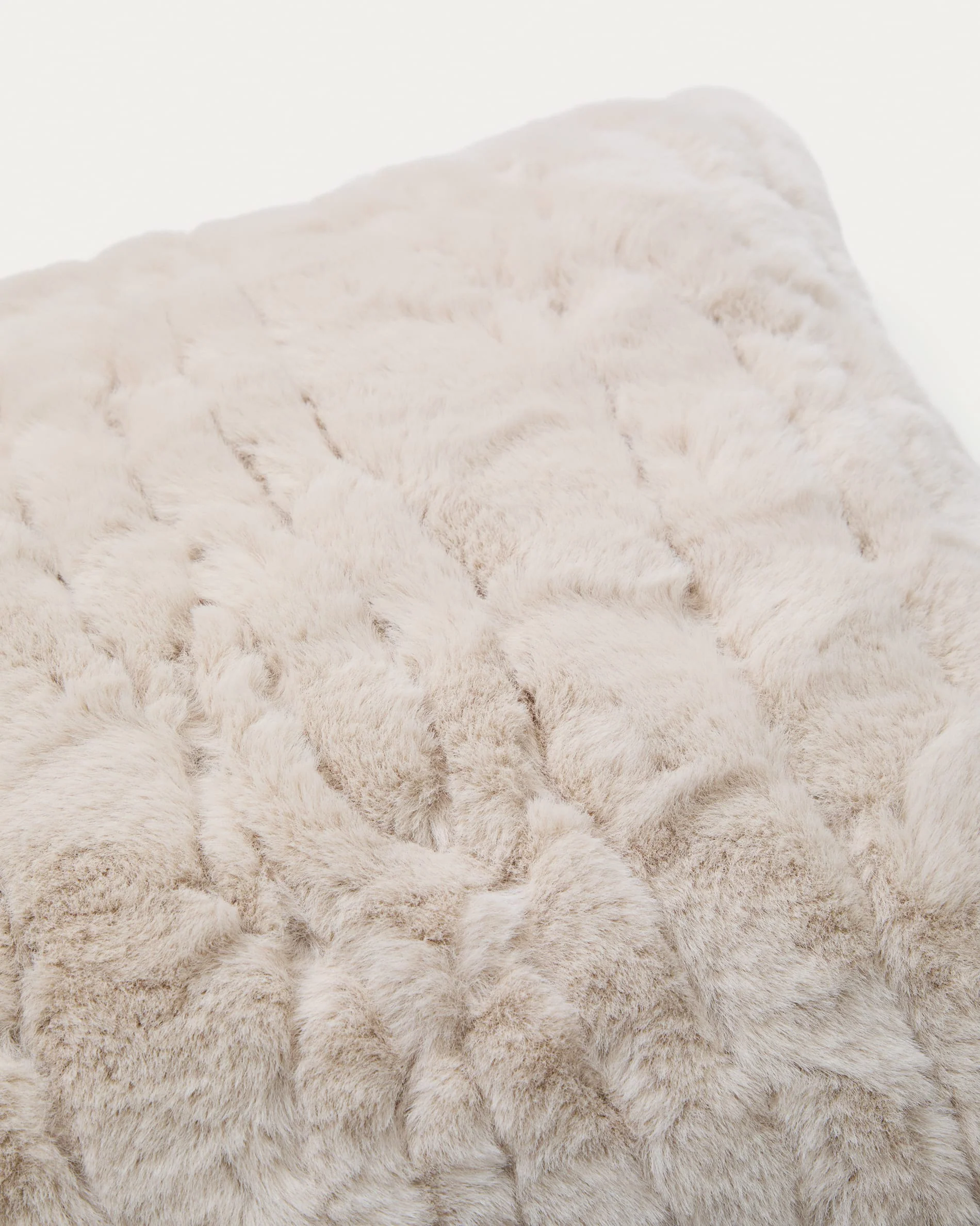 Eyra jaquard furry cushion cover, 40 x 60 cm - Image 3