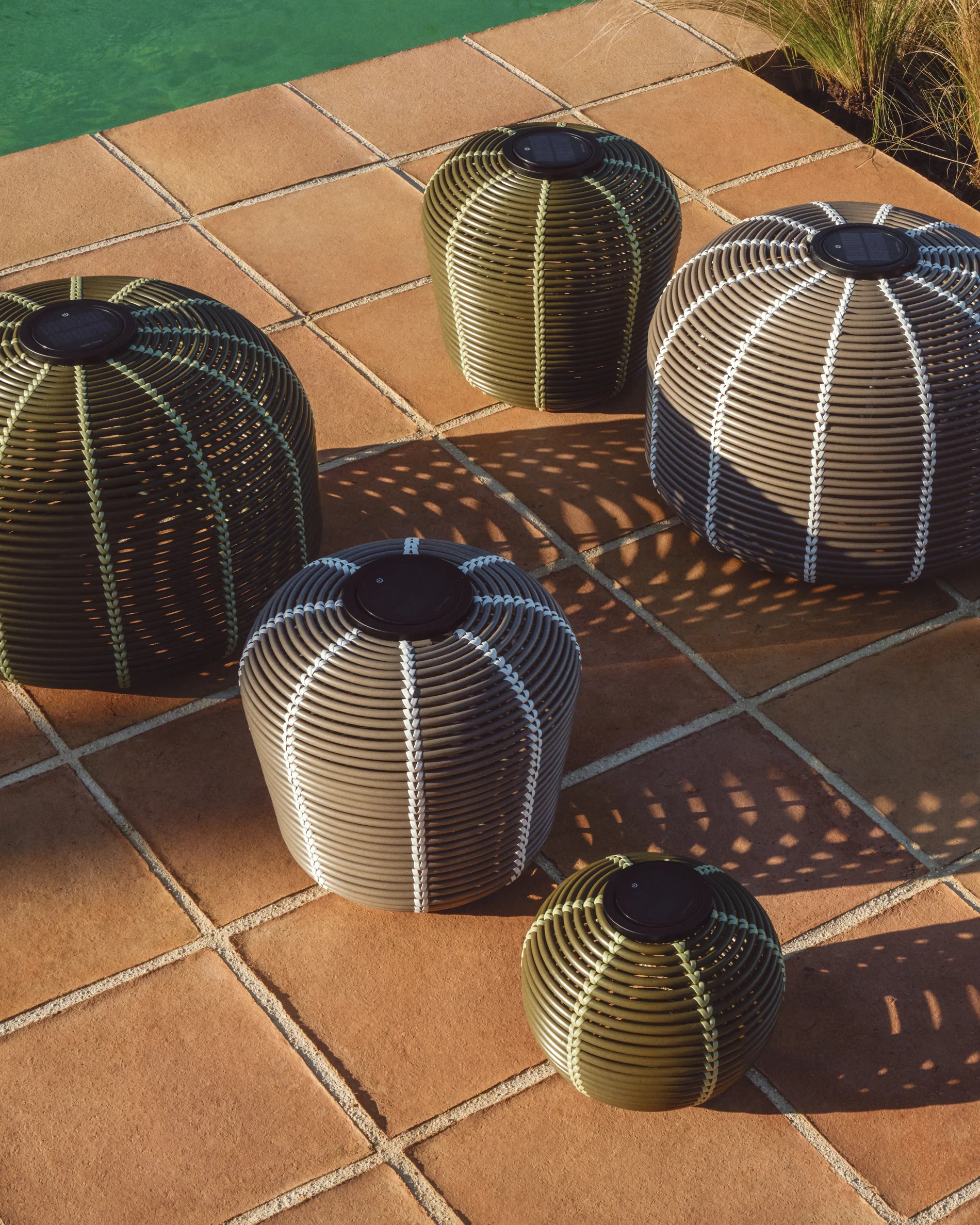 Garoina outdoor solar LED table lamp in taupe synthetic rattan Ø50cm - Image 7