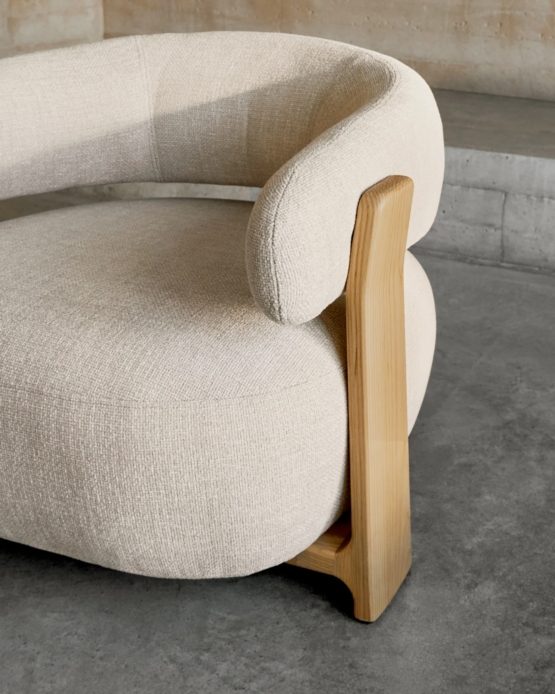 Granite beige chenille armchair with solid ash wood legs in a natural tone finish FSC 100% - Image 7