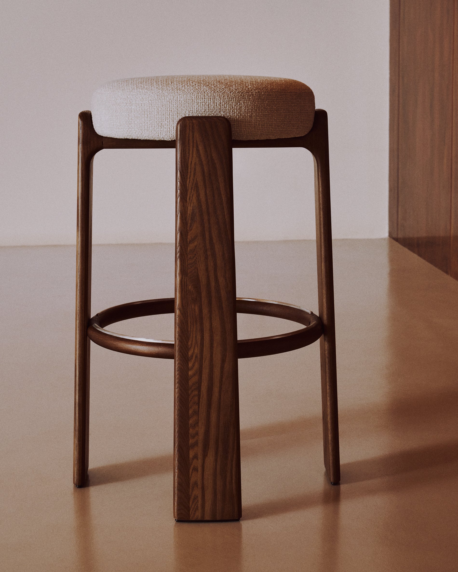 Granite stool in beige chenille and solid ash wood with walnut-coloured finish FSC 100% 75cm - Image 7
