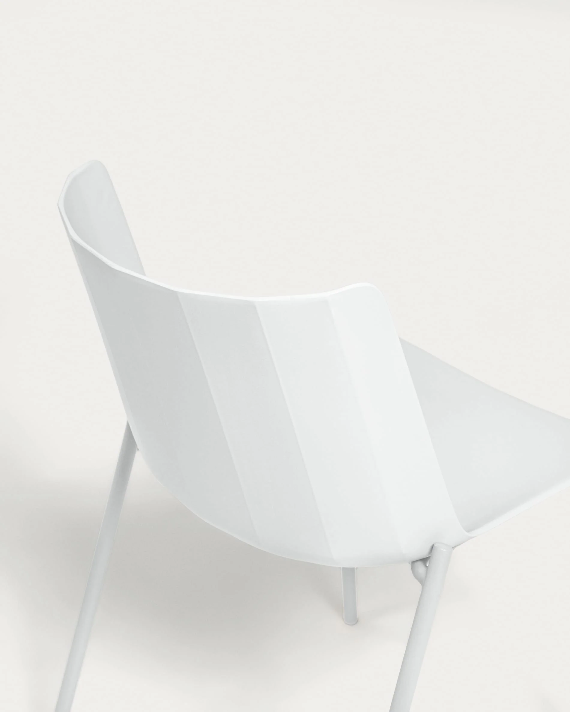 Hannia white chair with white steel legs - Image 3