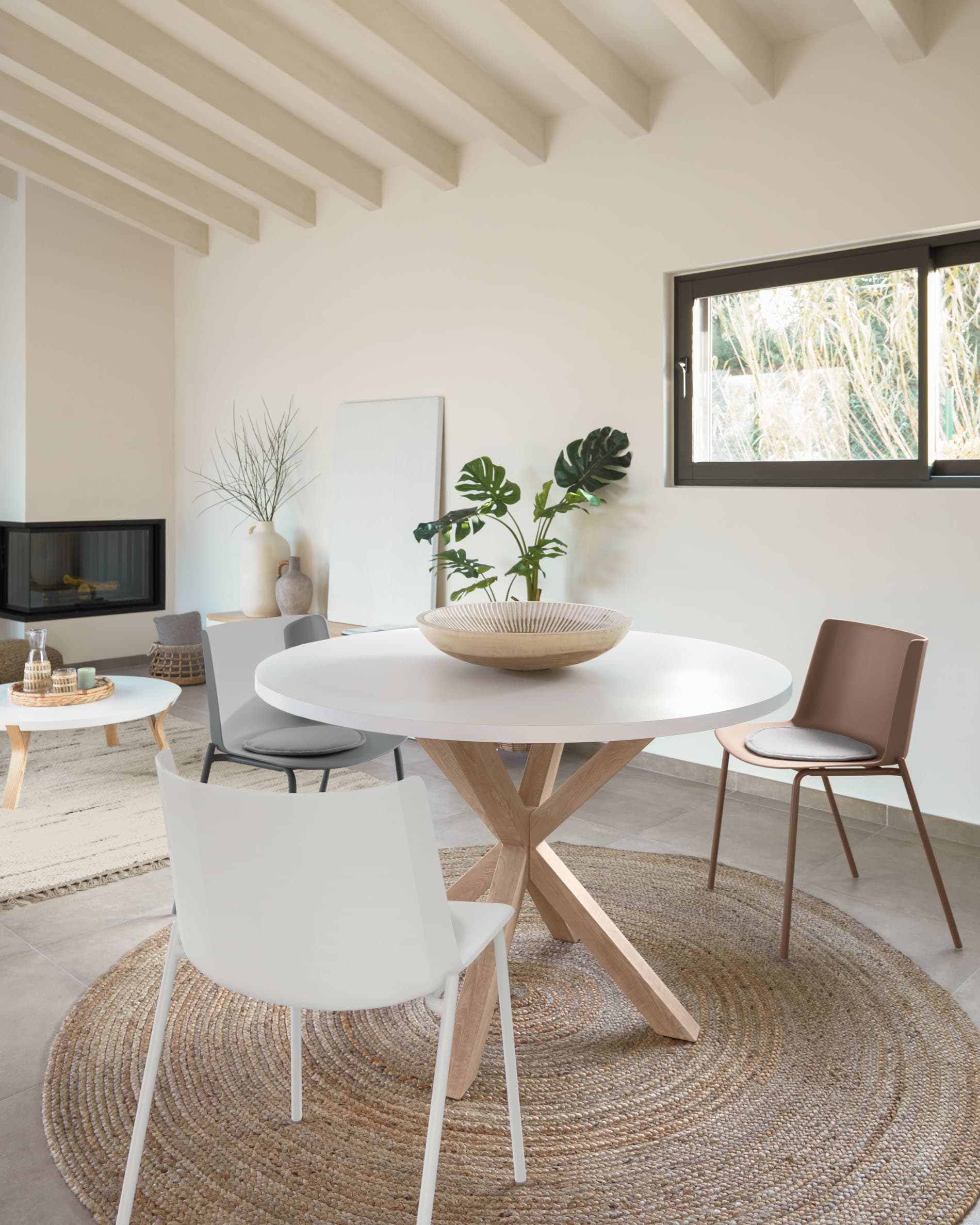 Hannia white chair with white steel legs - Image 4