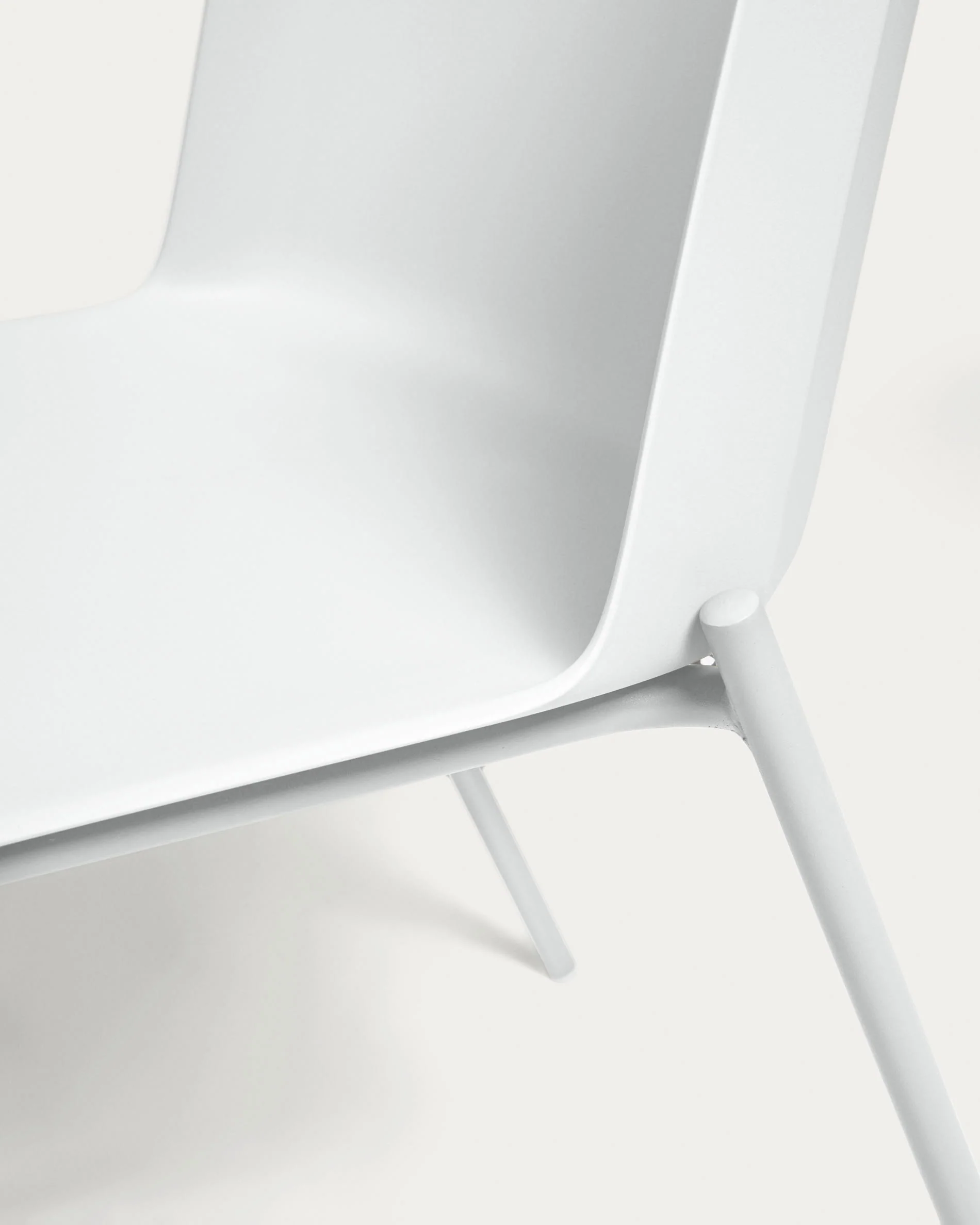 Hannia white chair with white steel legs - Image 5
