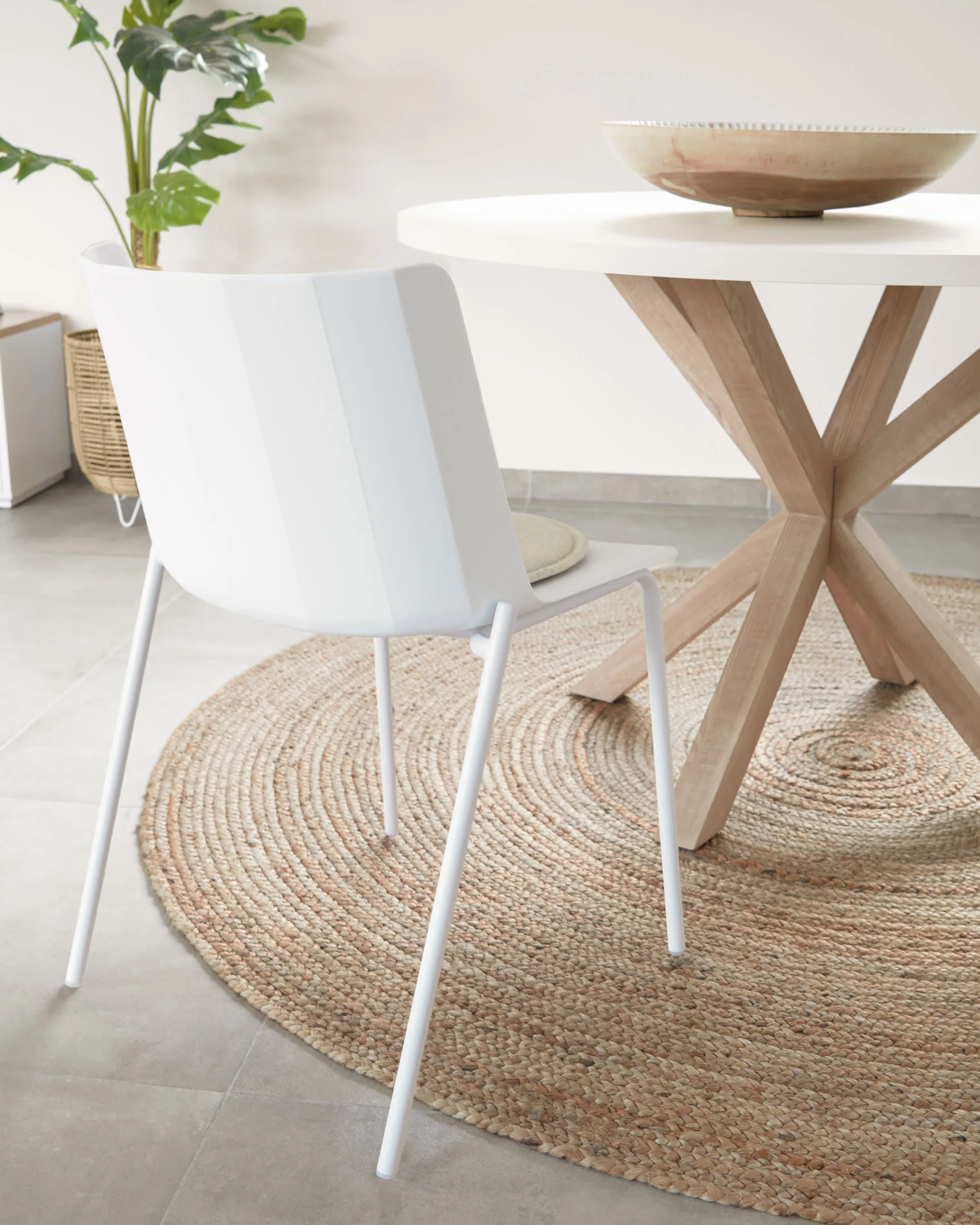 Hannia white chair with white steel legs - Image 7