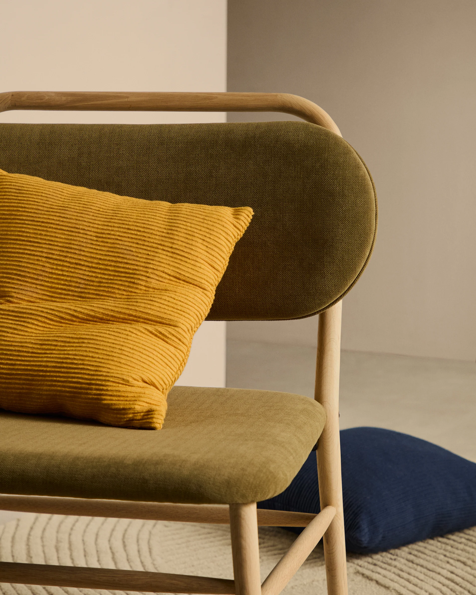 Helda armchair in green chenille and FSC Mix Credit solid oak wood - Image 4