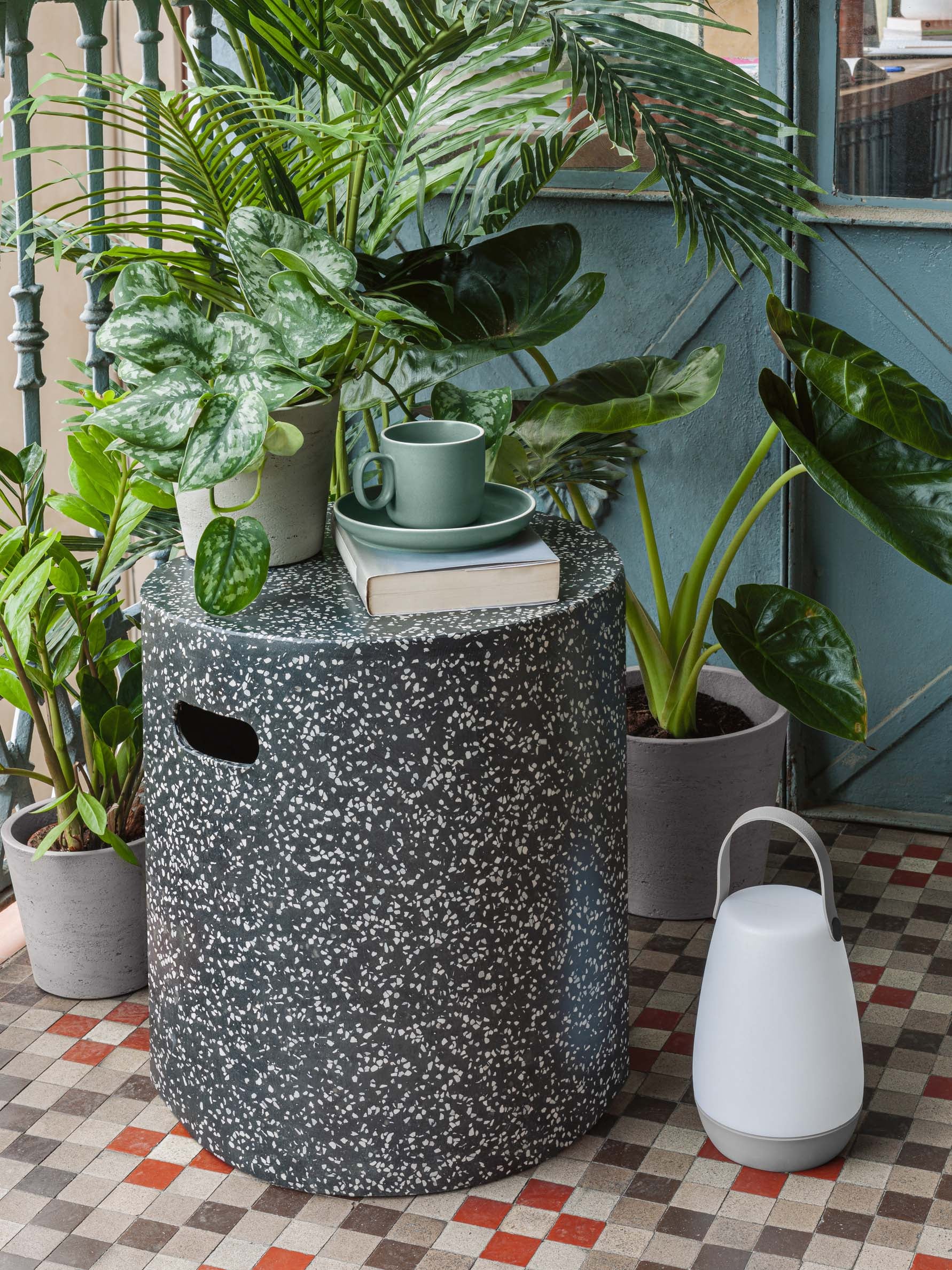 Jenell outdoor terrazzo footrest in black, Ø 35 cm - Image 2