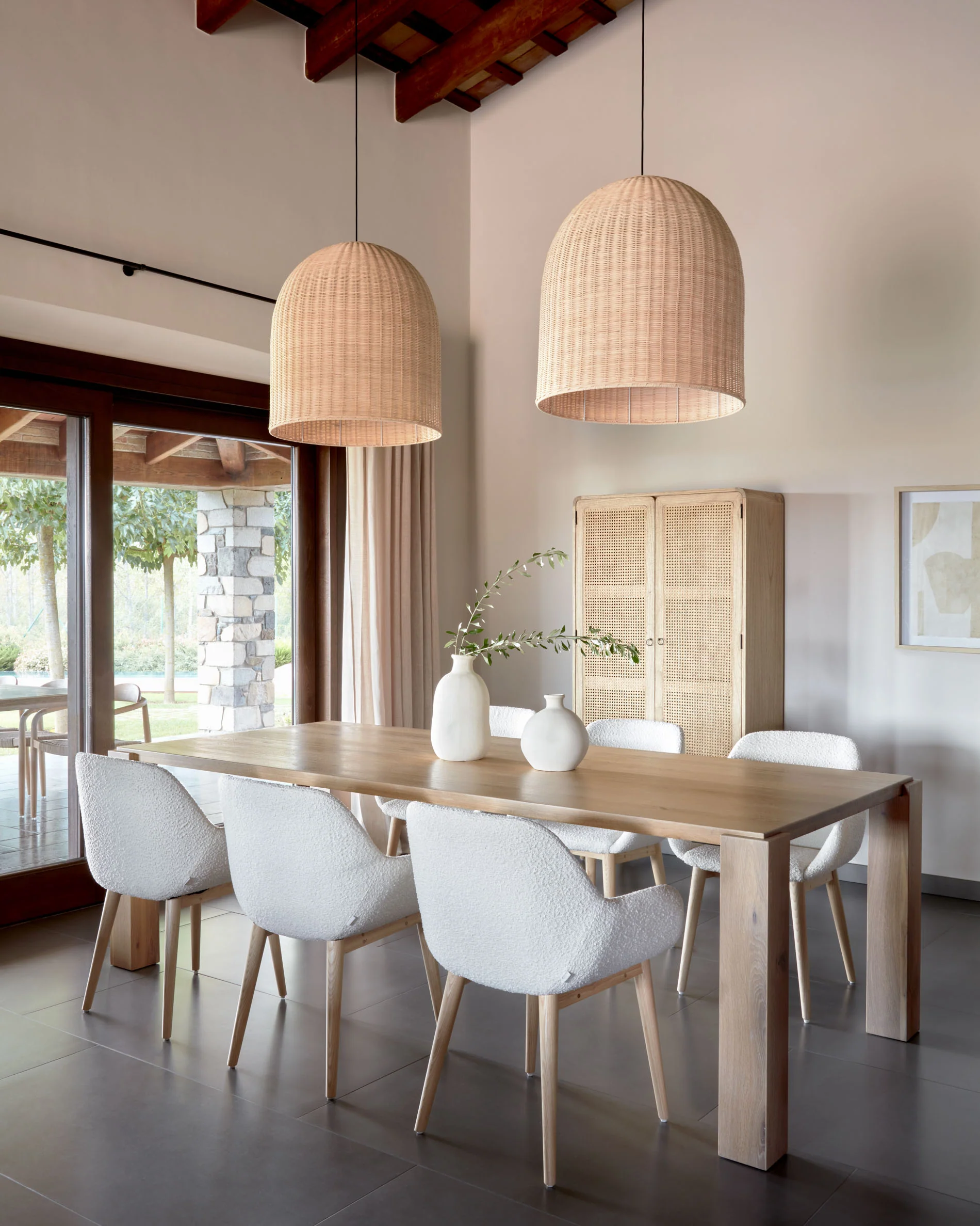 Konna chair in white bouclé with solid ash wood legs in a natural finish - Image 4