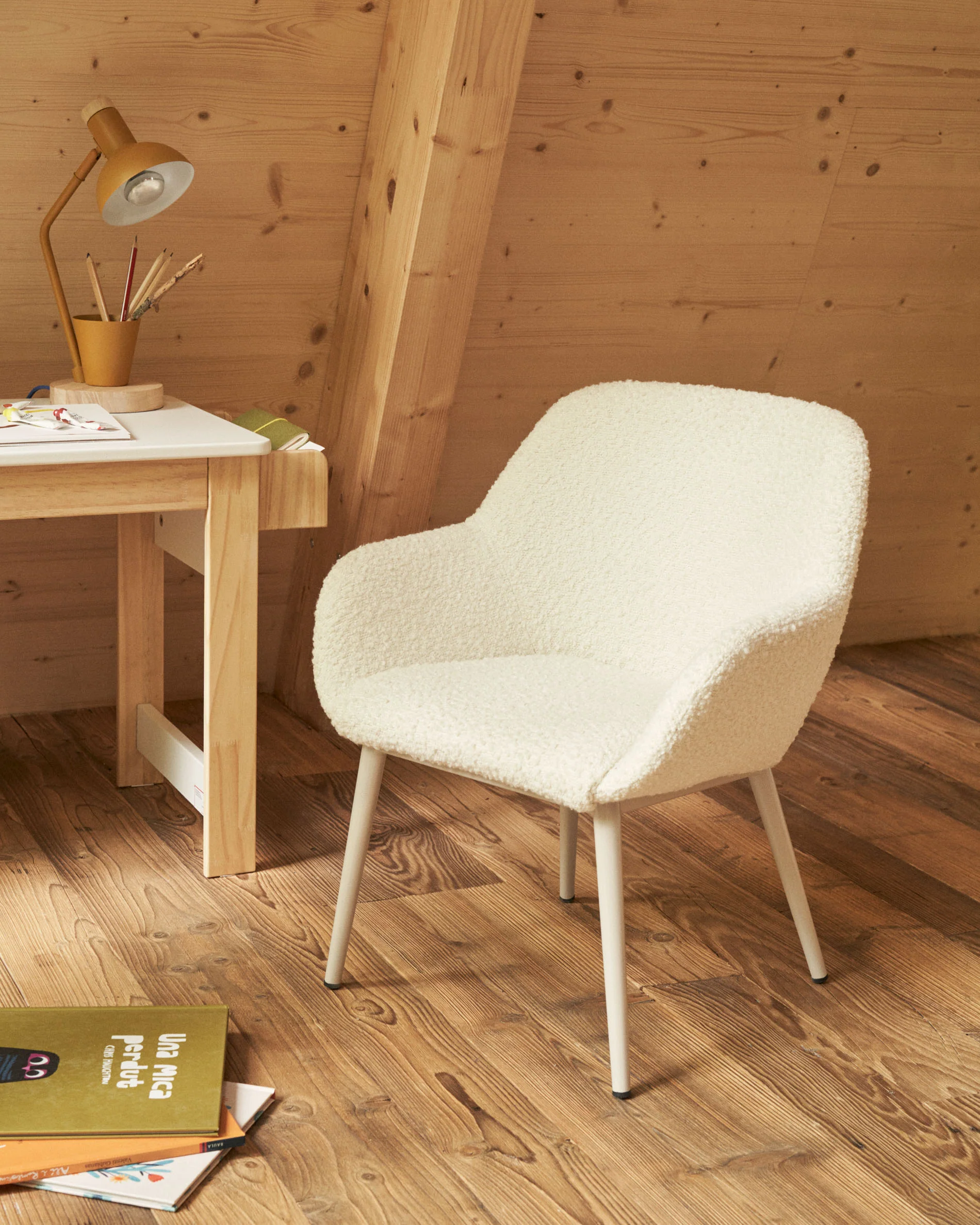 Konna children's chair in white bouclé with steel legs and a beige finish - Image 2