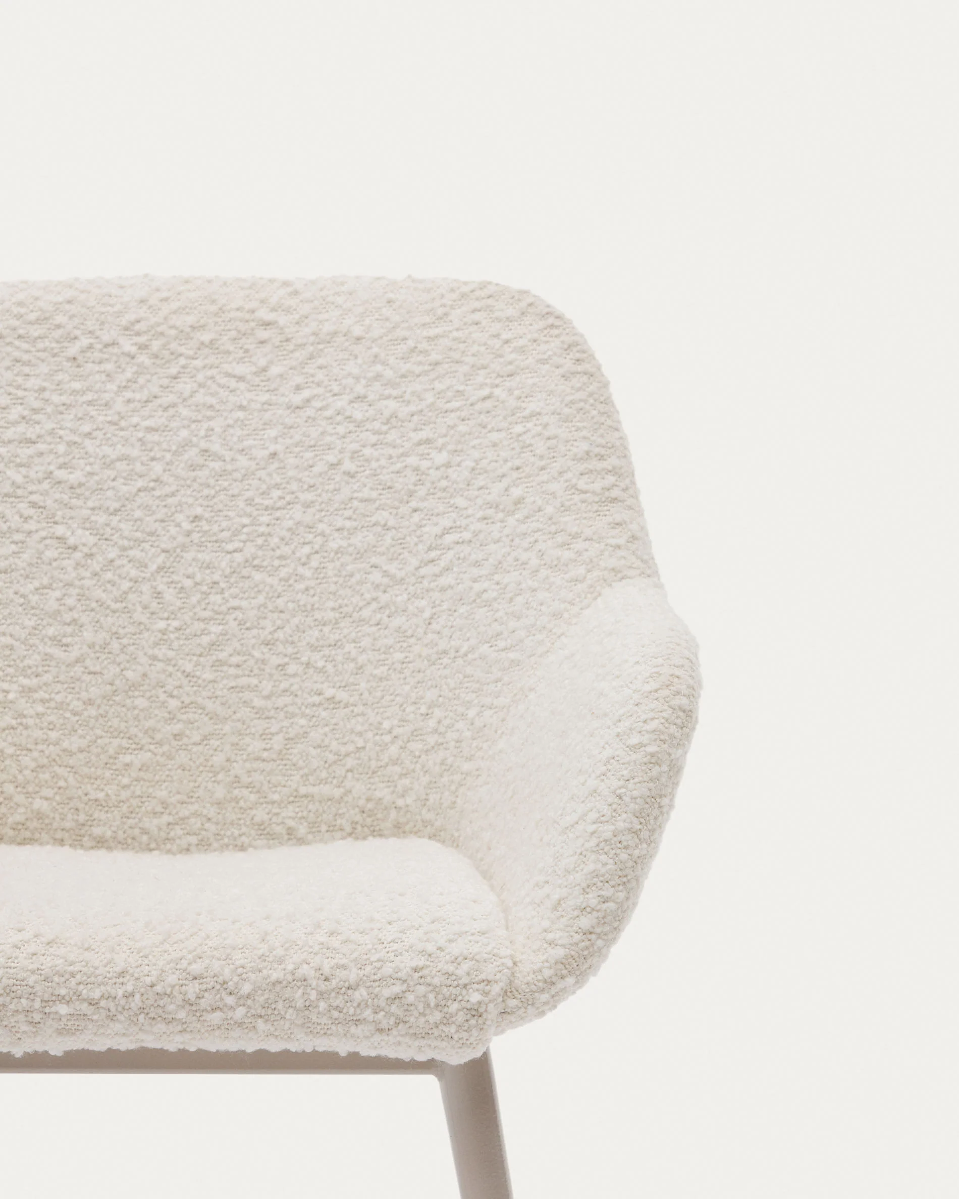 Konna children's chair in white bouclé with steel legs and a beige finish - Image 3