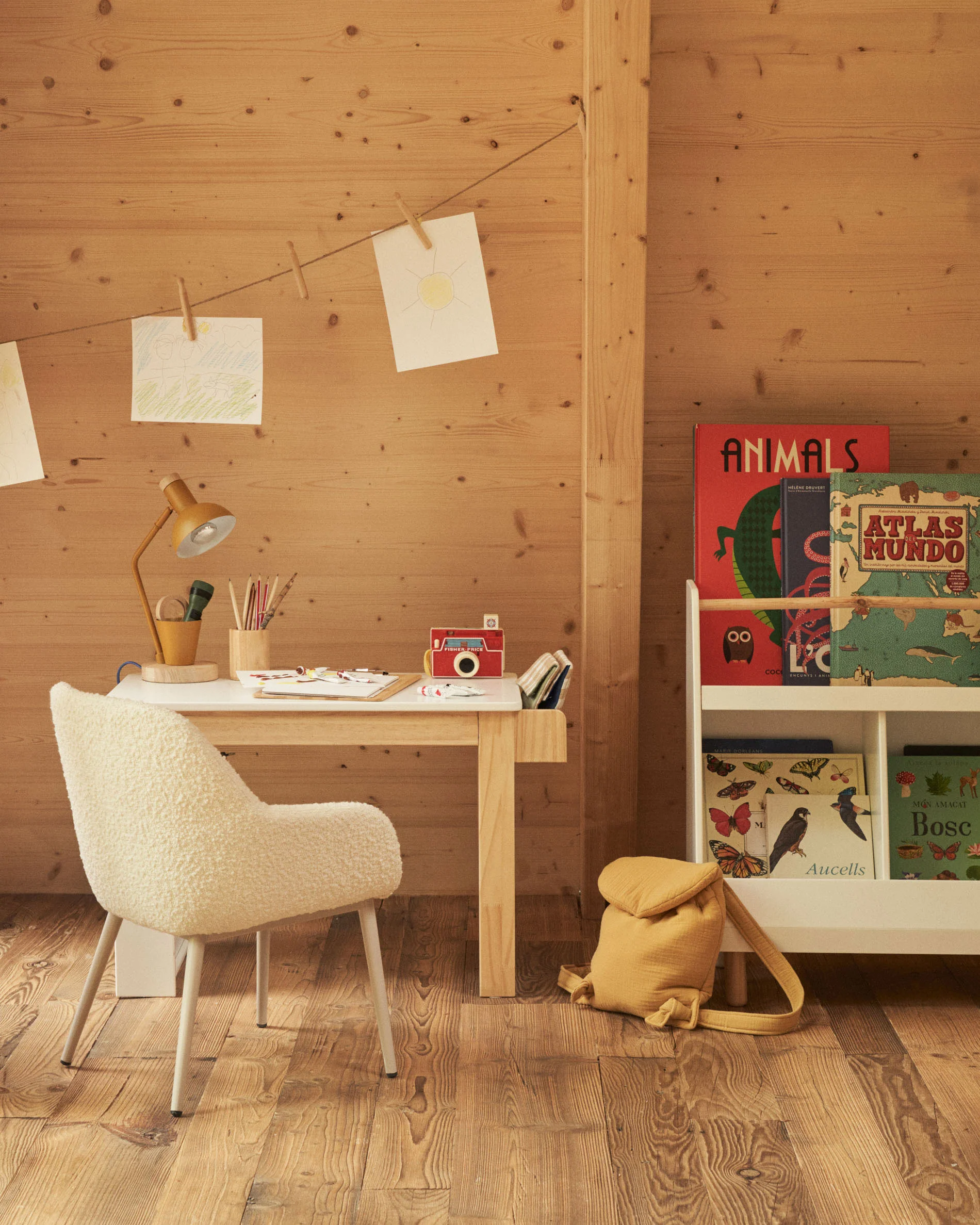 Konna children's chair in white bouclé with steel legs and a beige finish - Image 4