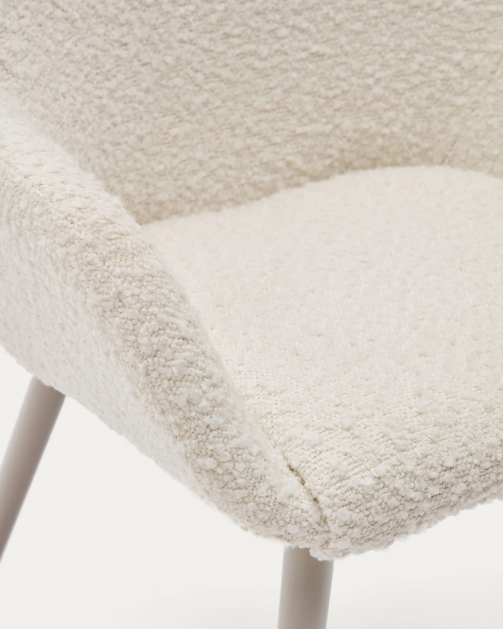 Konna children's chair in white bouclé with steel legs and a beige finish - Image 5