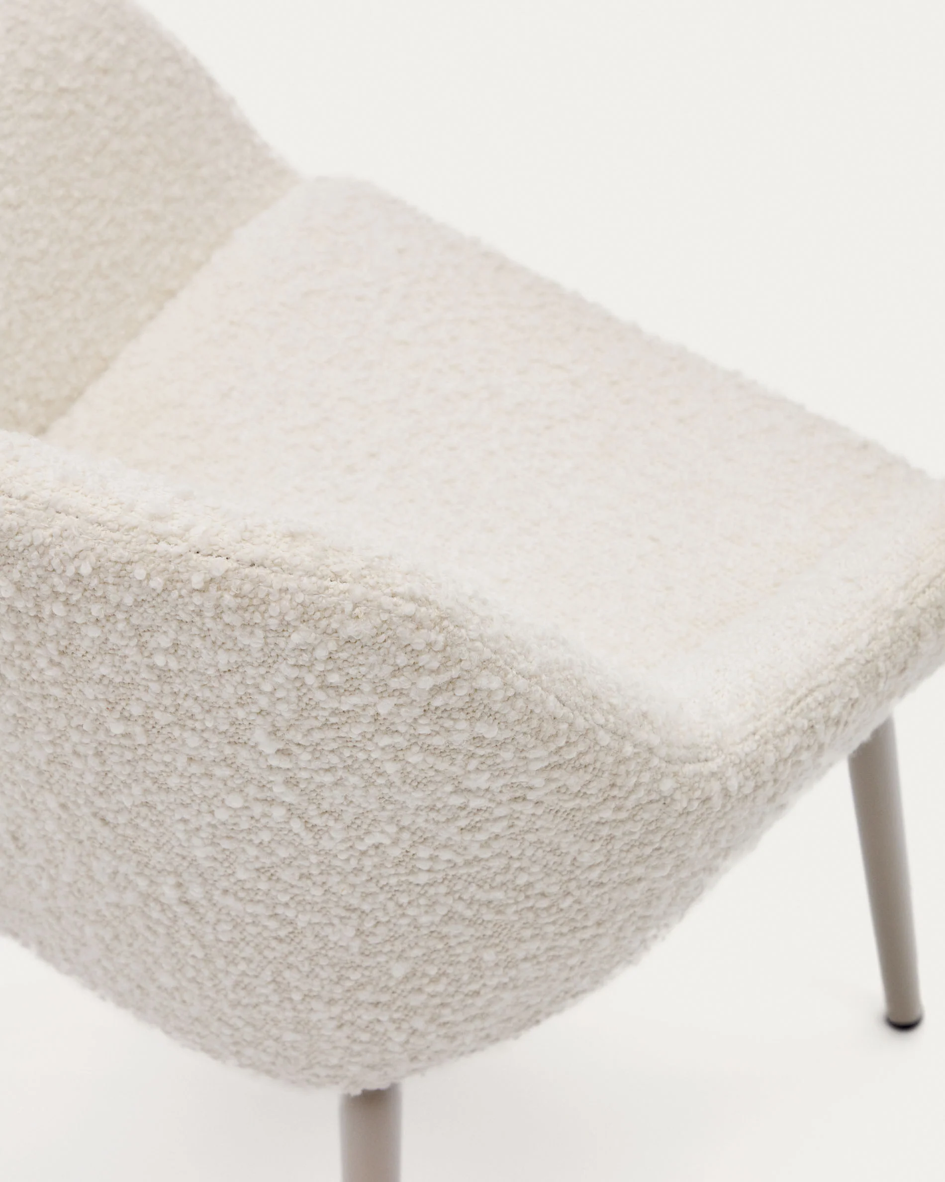 Konna children's chair in white bouclé with steel legs and a beige finish - Image 7