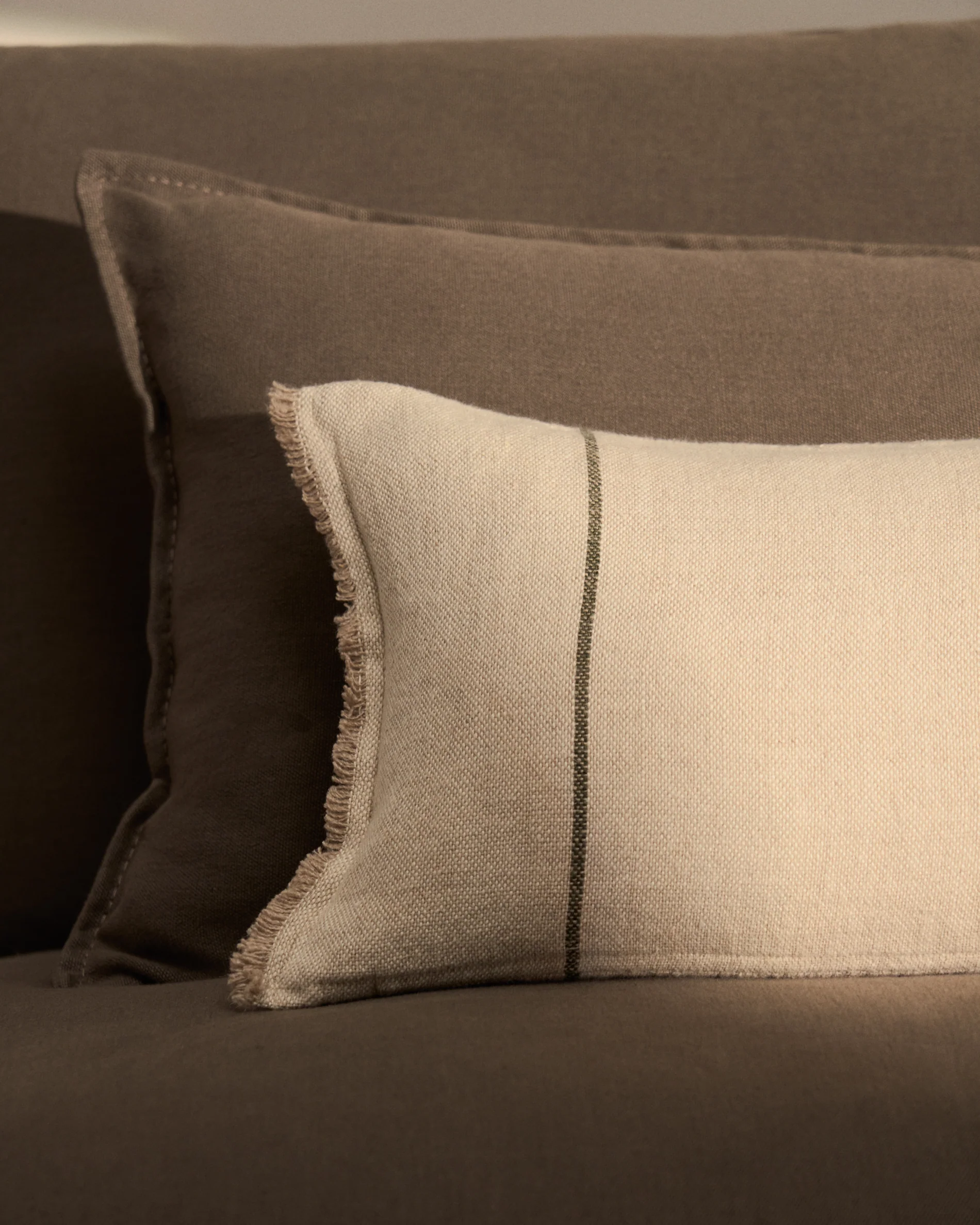 Lidore cushion cover in beige linen with contrasting green stripes 30 x 50cm - Image 5