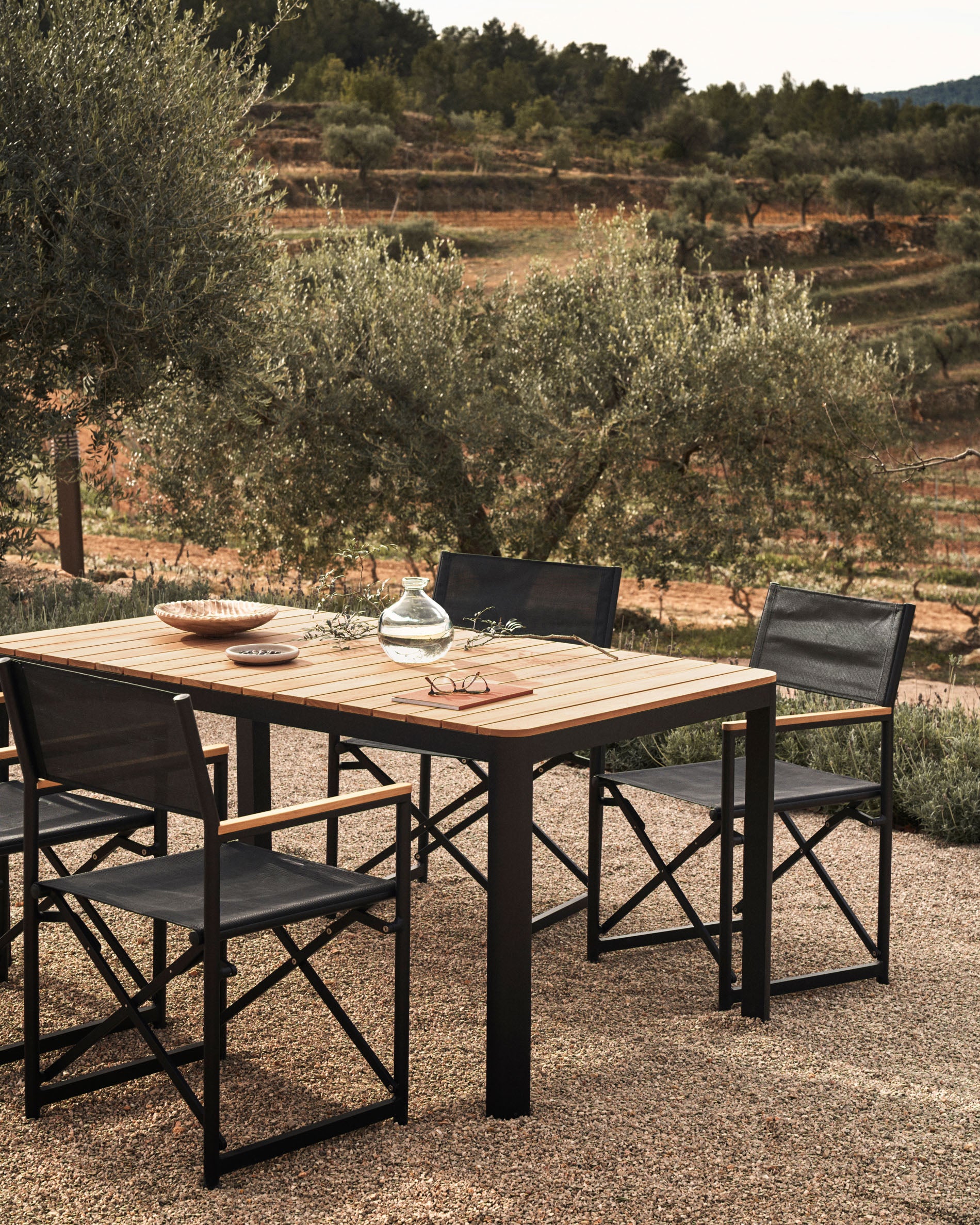 Llado black aluminium folding chair with solid teak armrests 100% outdoor suitable - Image 4