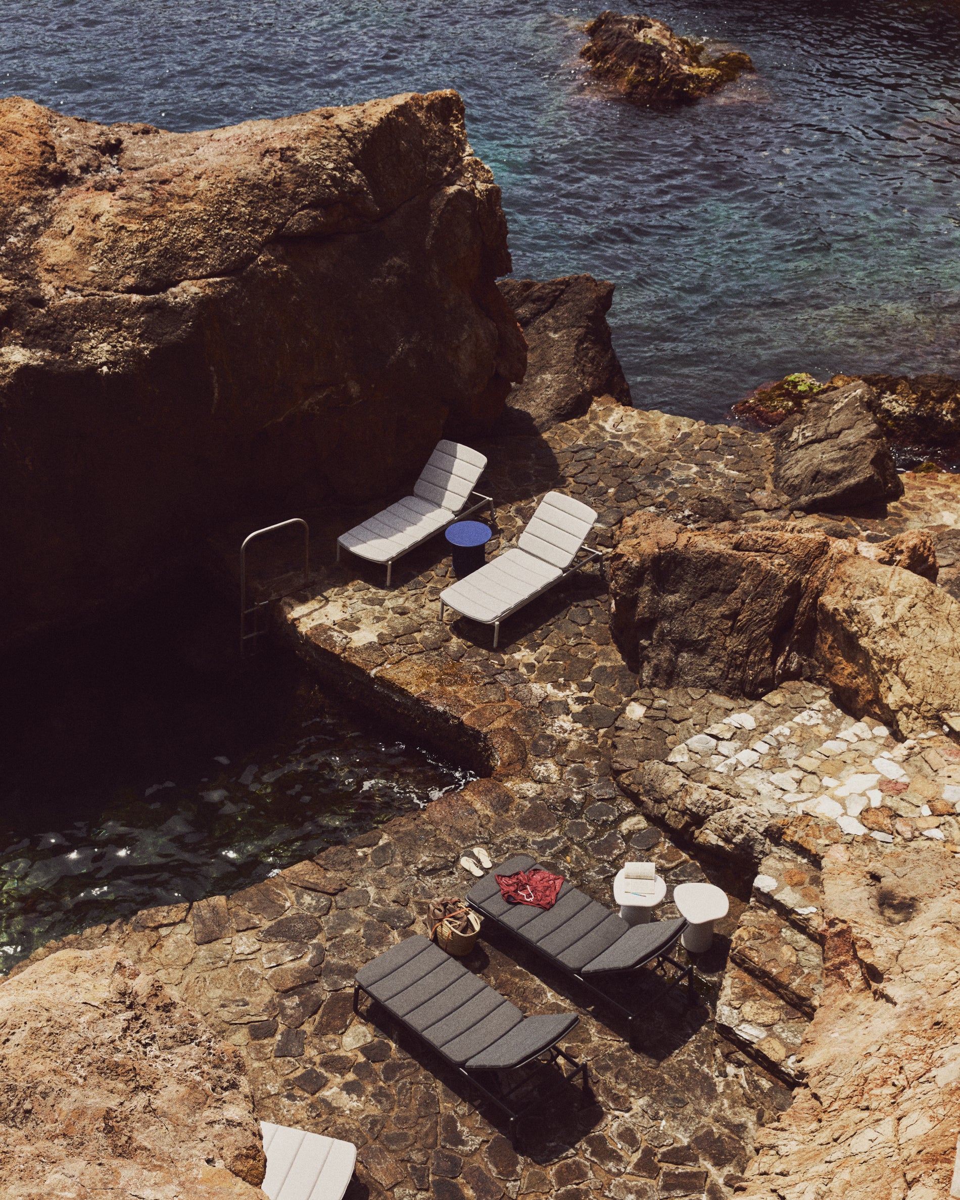 Marcona aluminium sun lounger in a white paint finish - Image 7