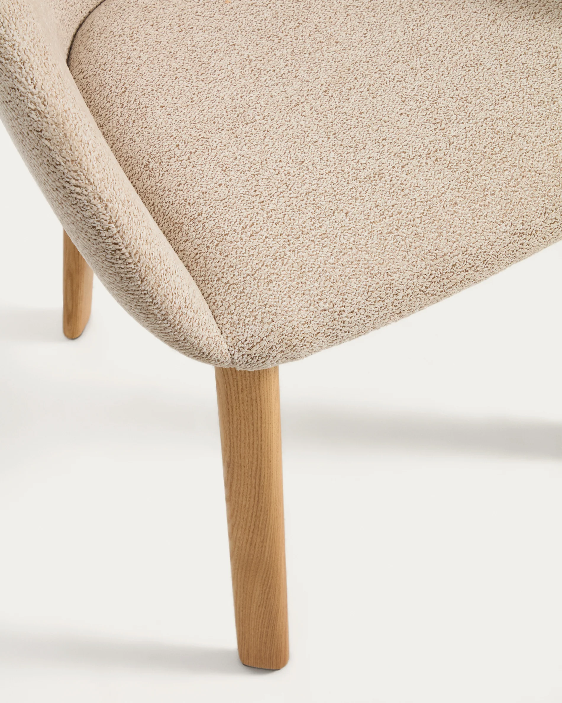 Meila chair with armrests in beige chenille with legs in solid ash wood with natural finish - Image 7