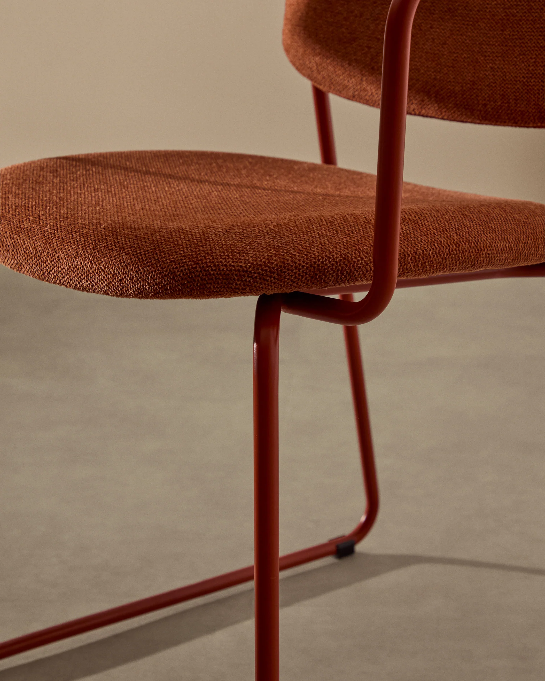 Meli chair with armrests in terracotta chenille with terracotta metal frame FSC Mix Credit - Image 4