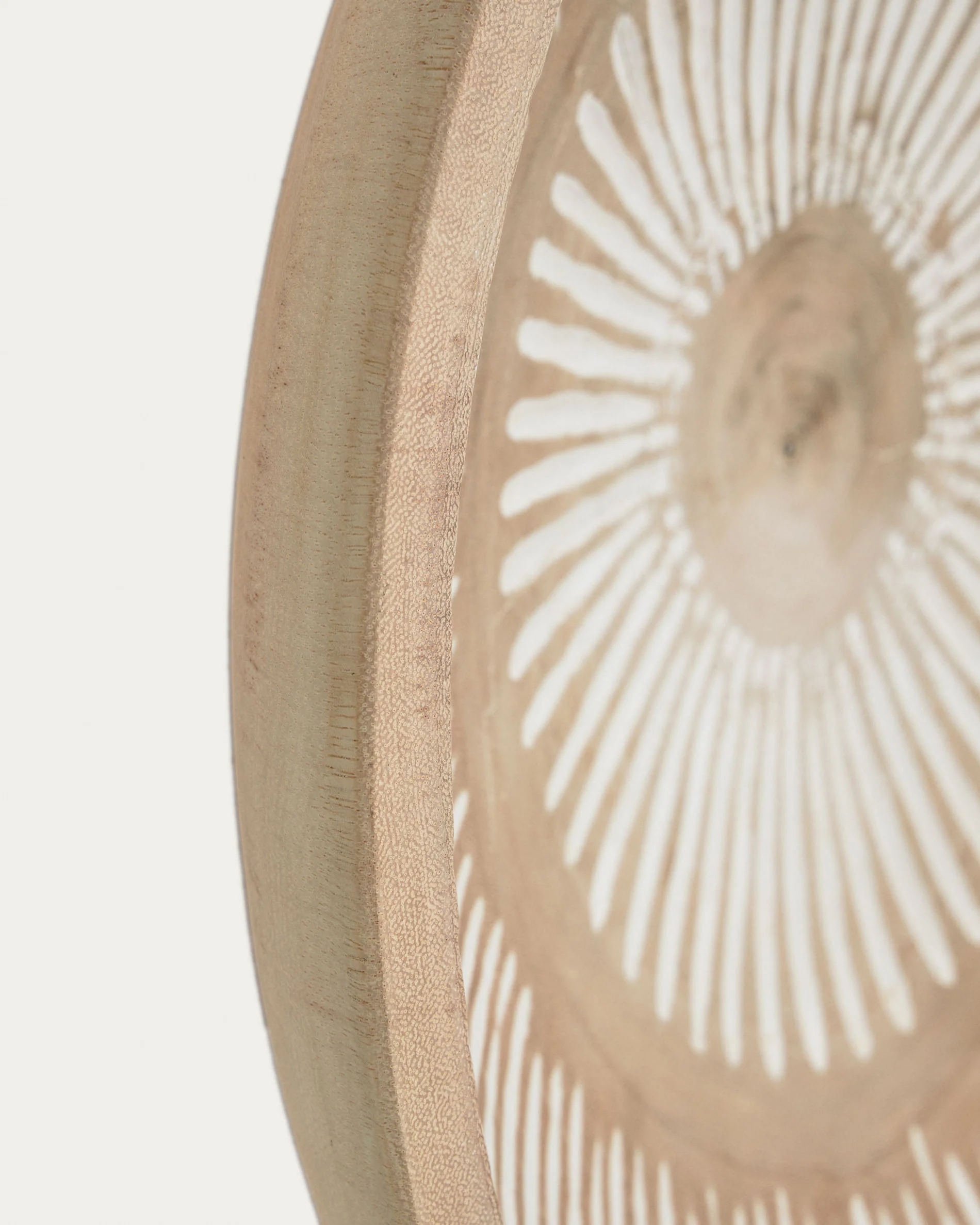 Melisa solid munggur wood wall panel with white striped Ø 30 cm - Image 3