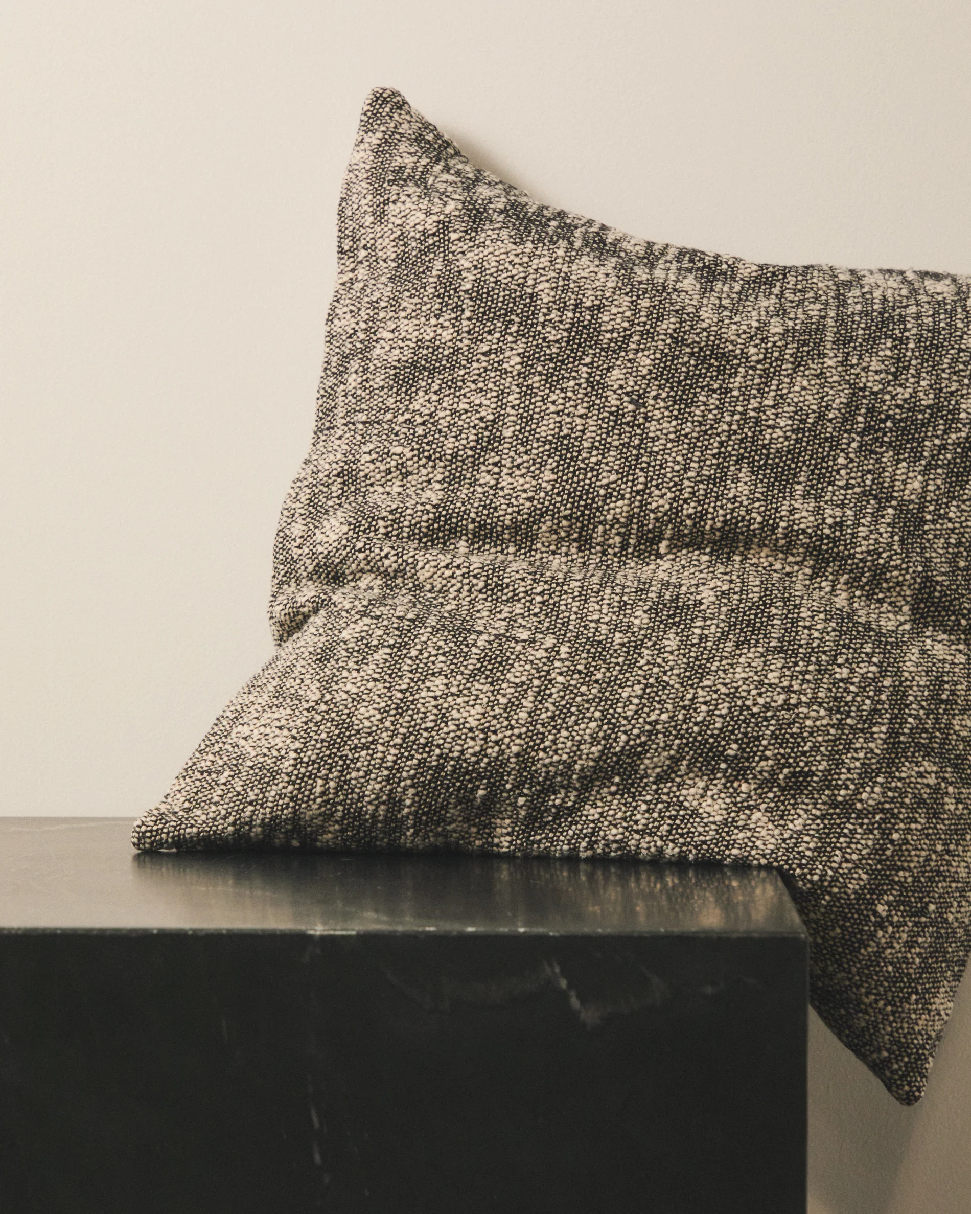 Mevia cushion cover in beige and black linen blend 50 x 50 cm - Image 2