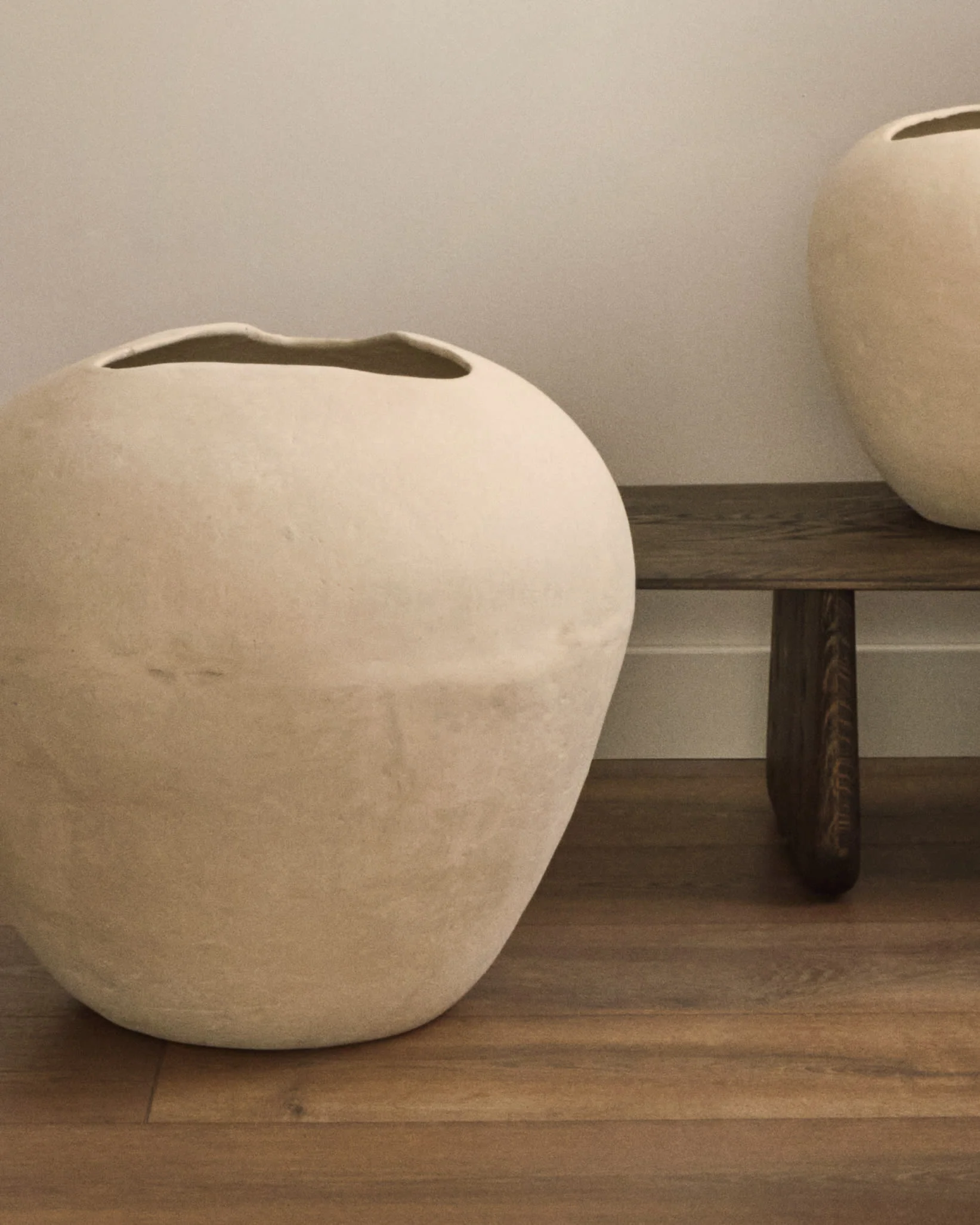 Mimum, white papier mâché vase, 49 cm - Image 2