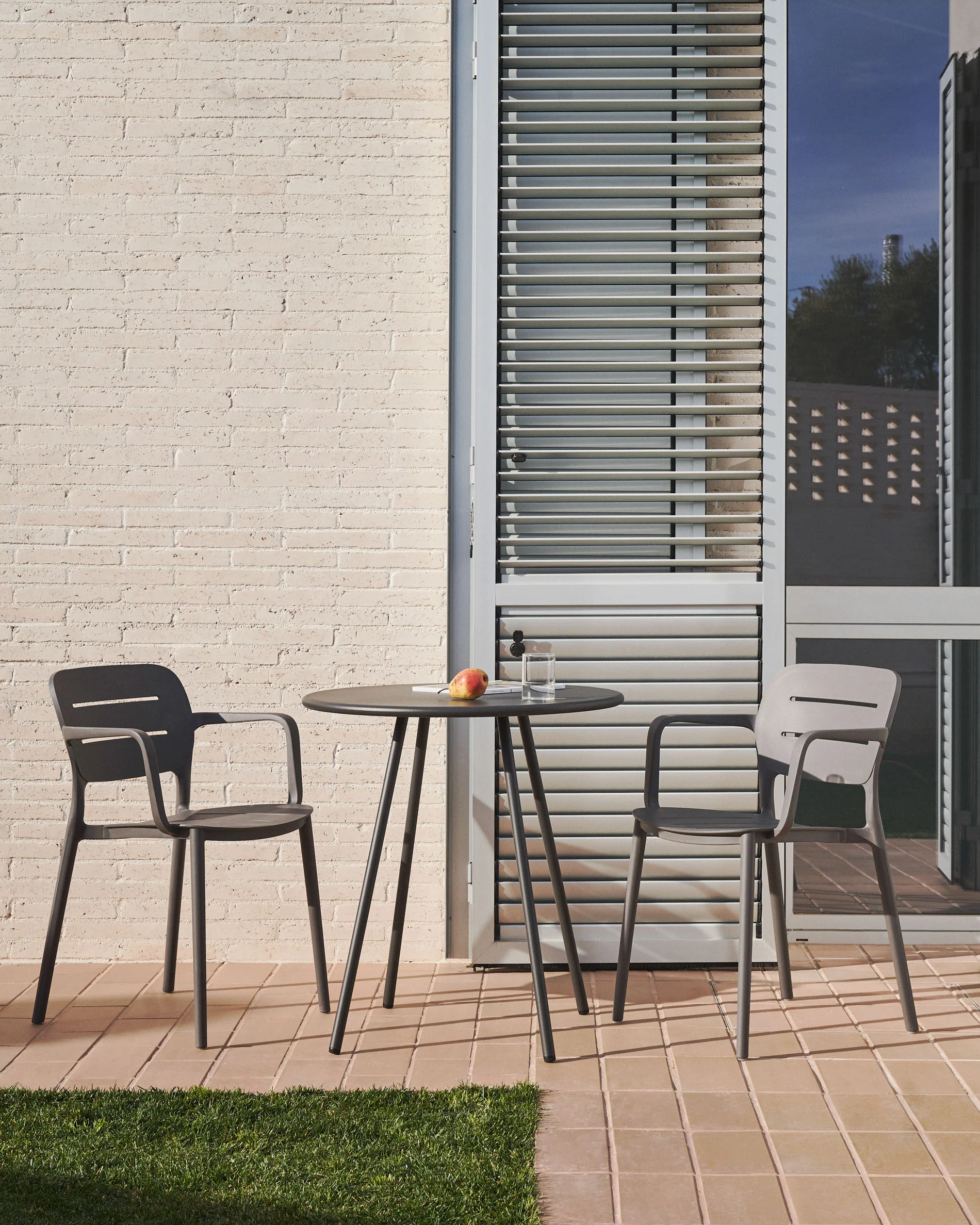 Morella stackable outdoor chair in grey - Image 4