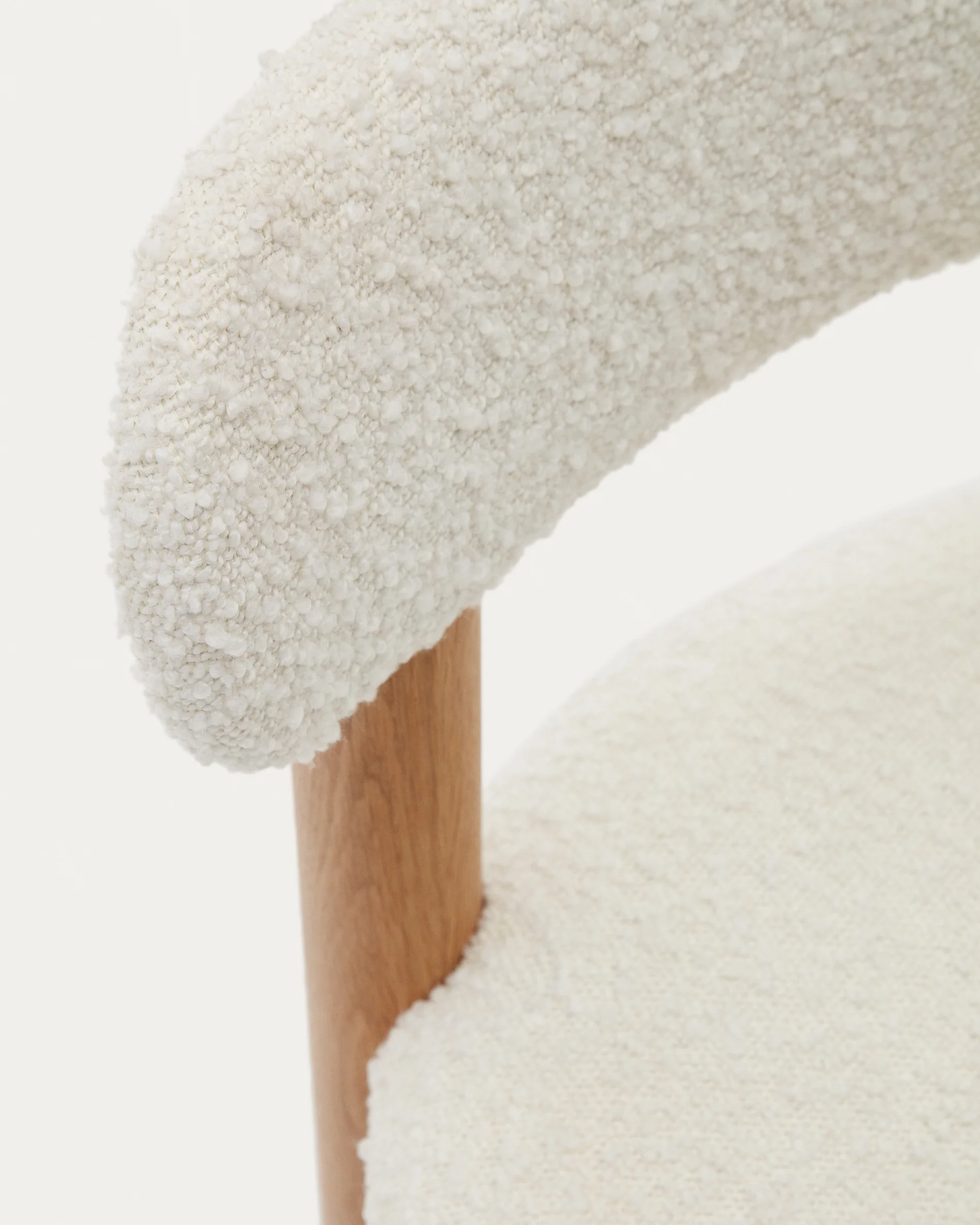 Nebai chair in white bouclé and solid oak wood structure with natural finish - Image 3