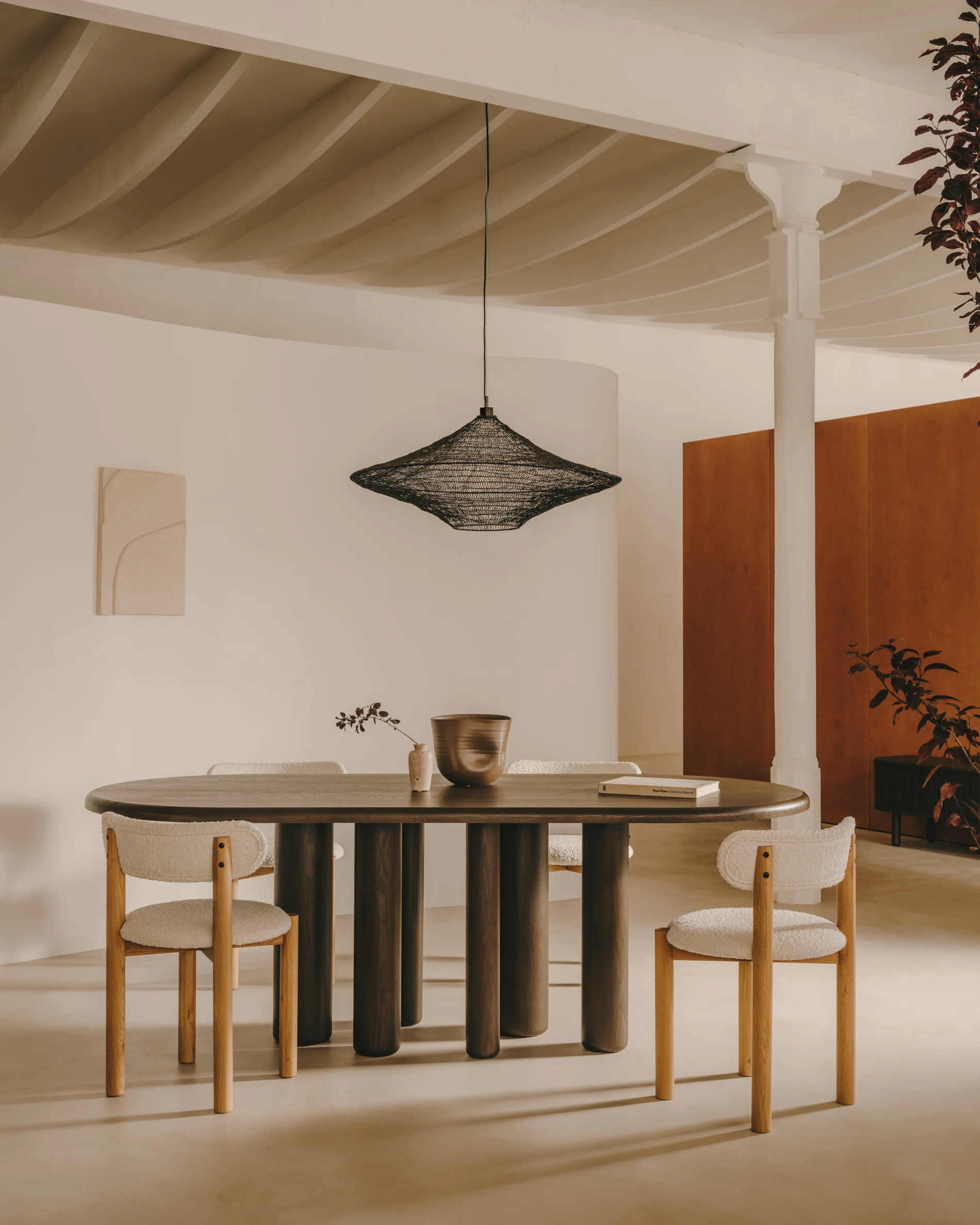 Nebai chair in white bouclé and solid oak wood structure with natural finish - Image 4