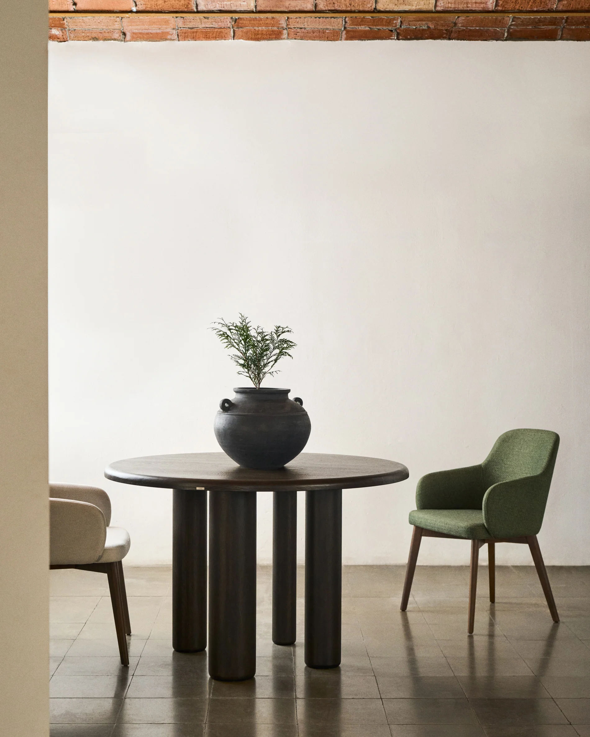 Nelida chair in green chenille and solid beech wood in a walnut finish FSC 100% - Image 4