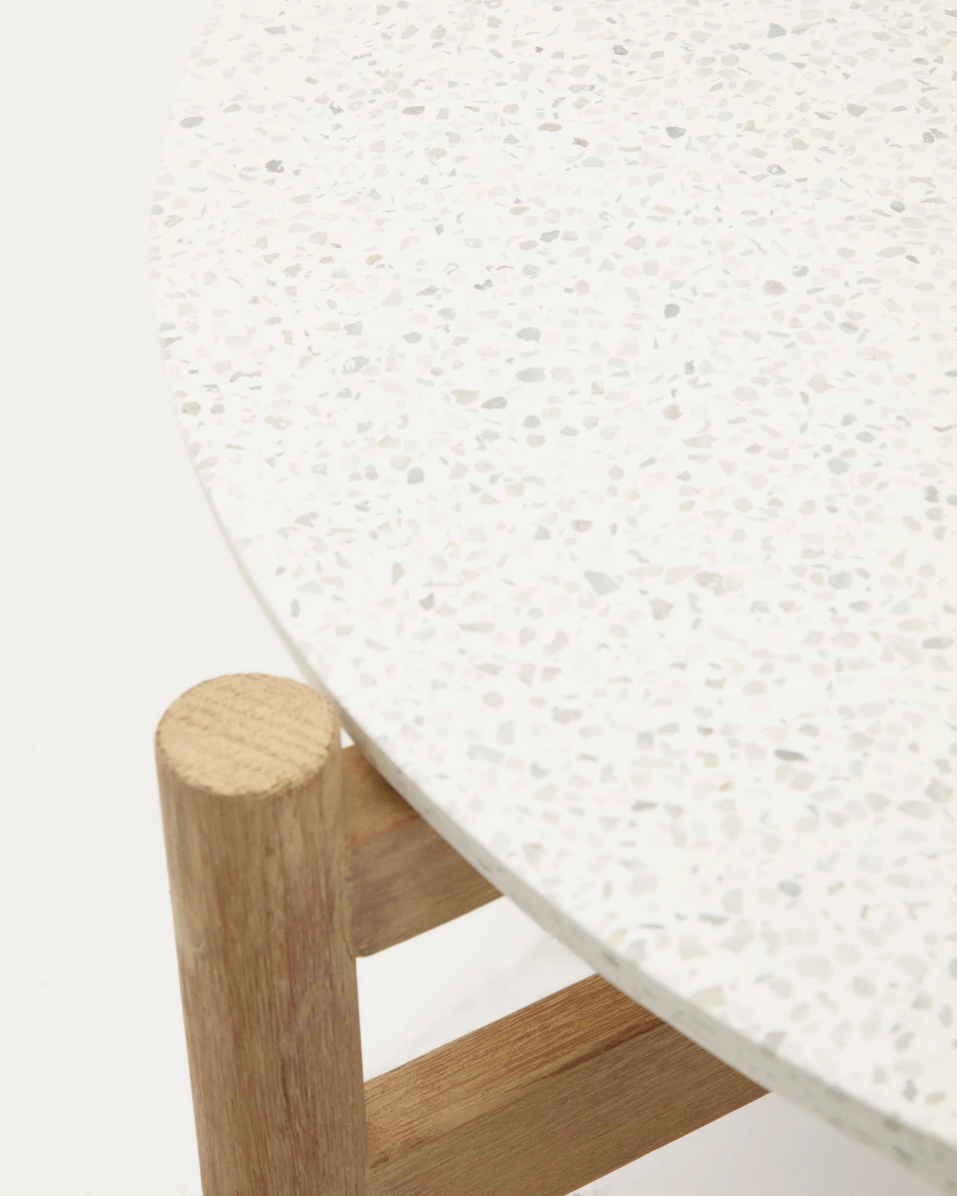 Pola solid eucalyptus wood and cement coffee table, Ø 84,4 cm FSC - Image 5