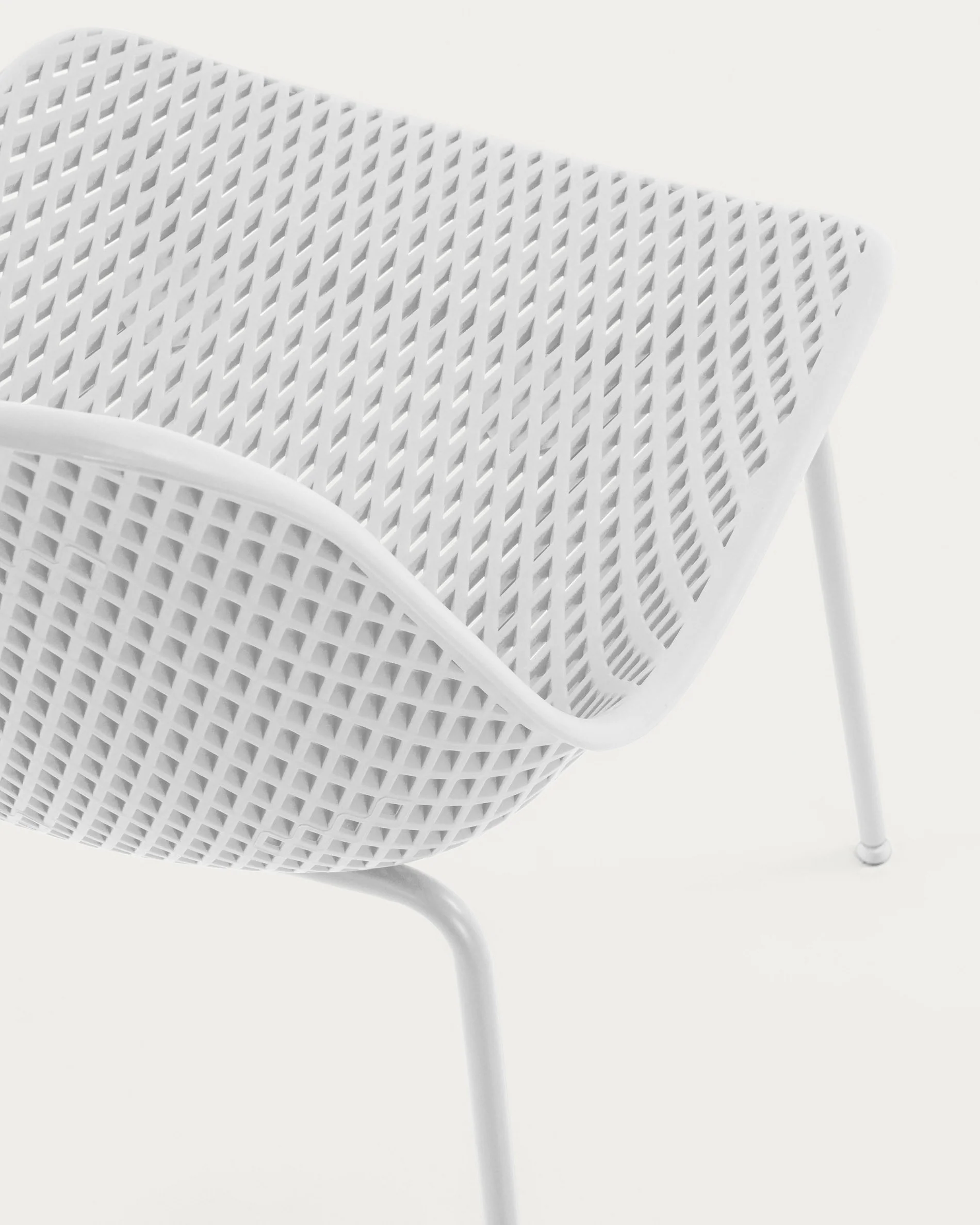 Quinby outdoor dining chair in white - Image 3