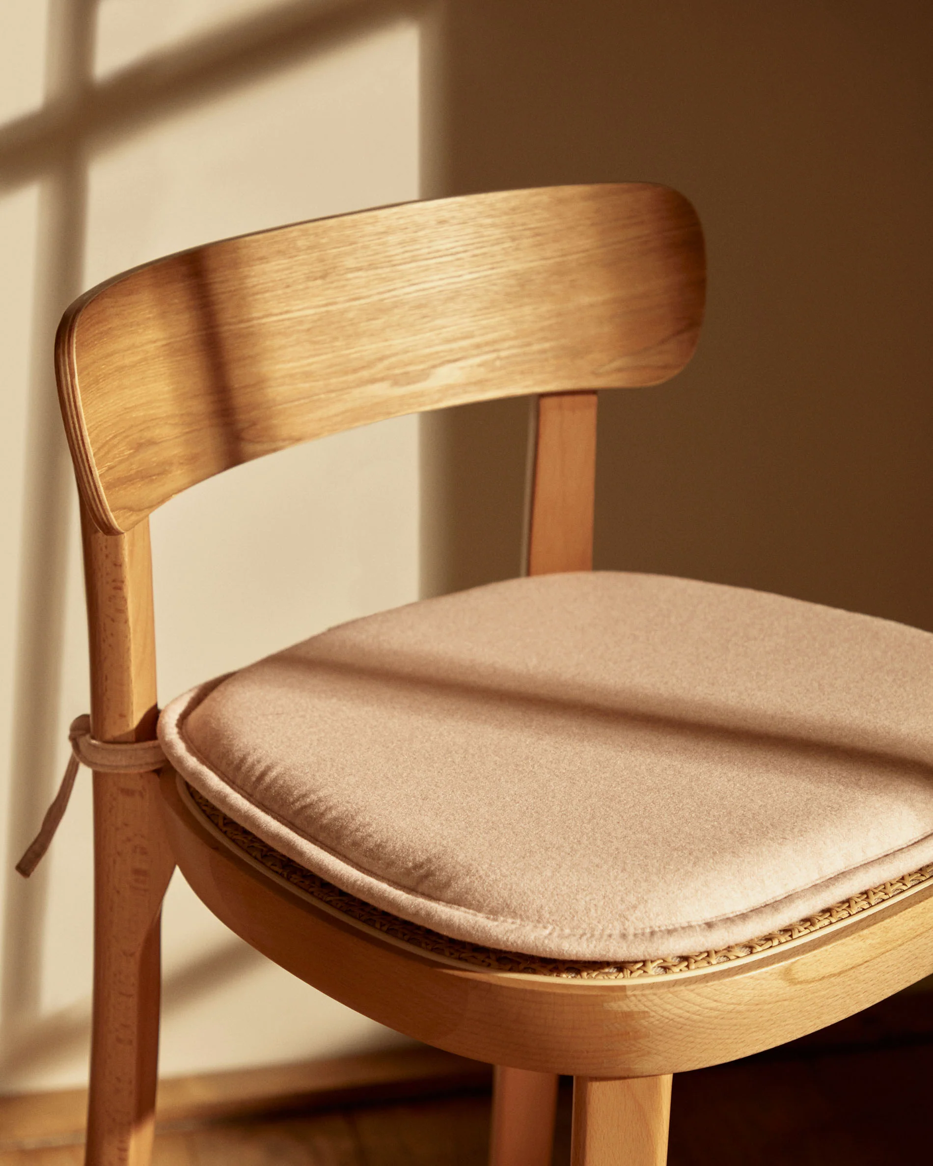 Romane chair in solid beech with natural finish, ash veneer and rattan - Image 4