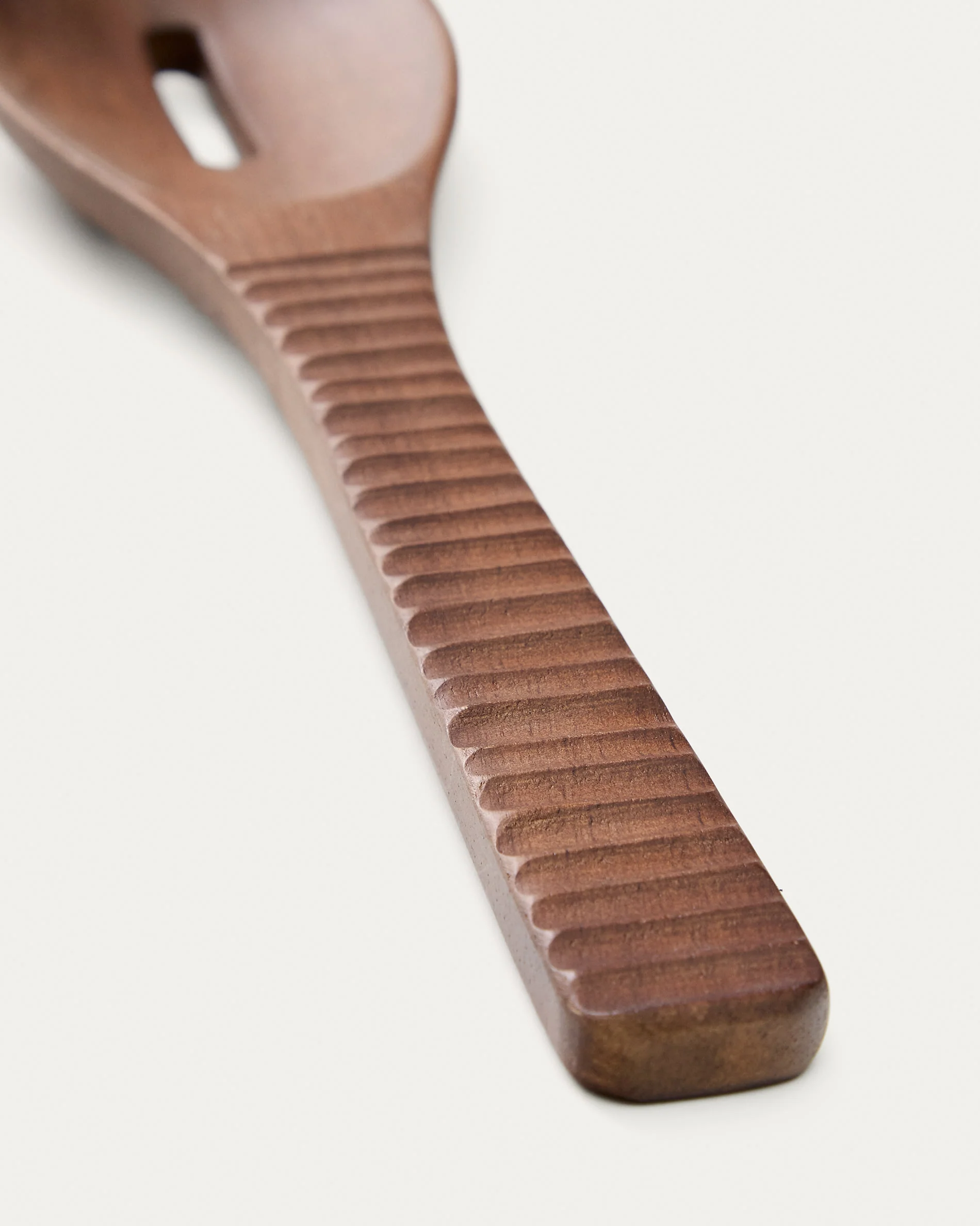 Rommu wooden spoon with a hole made of acacia wood FSC 100% - Image 3