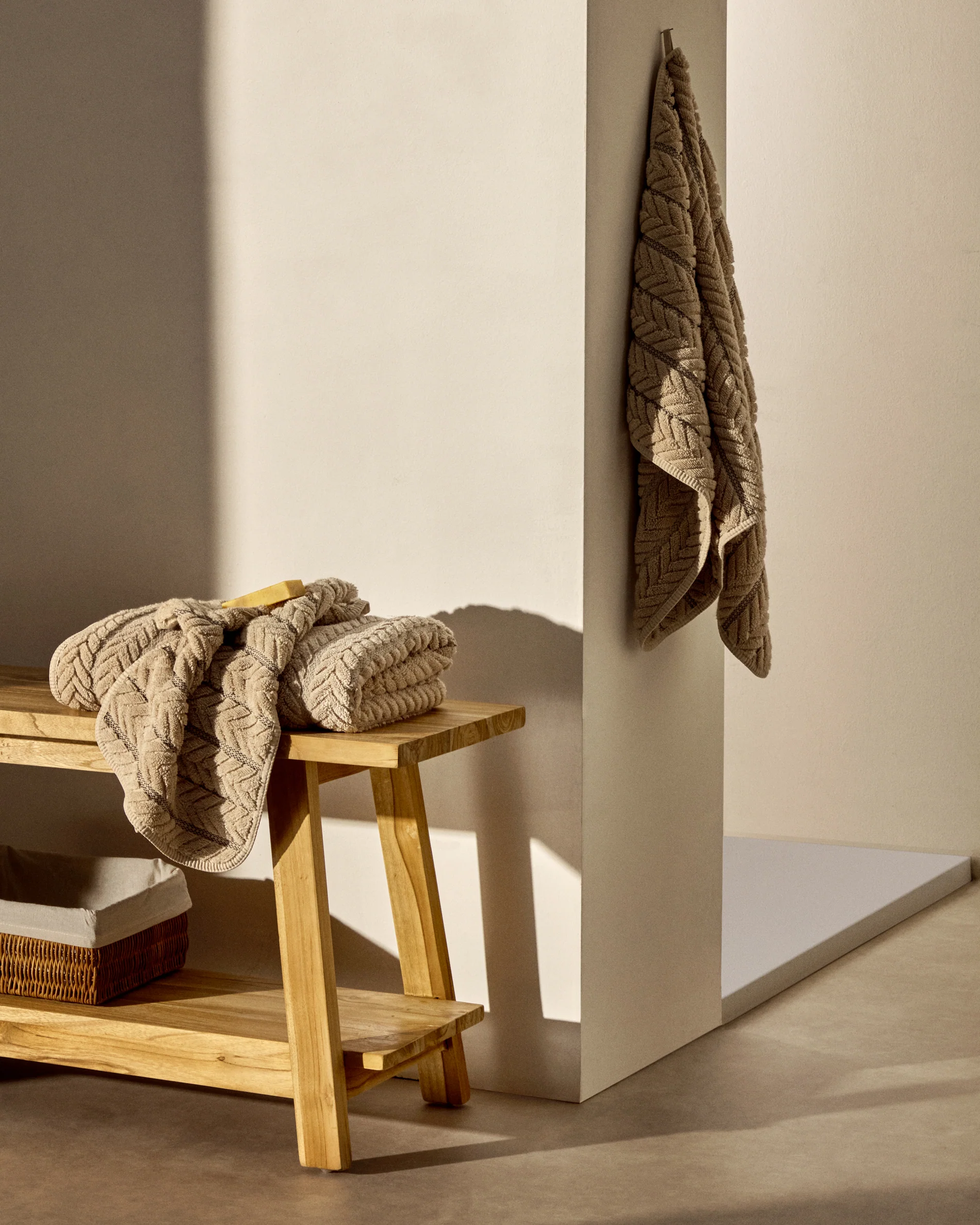 Rune 100% cotton, beige jacquard bath towel, 70 x 140 cm - Image 6