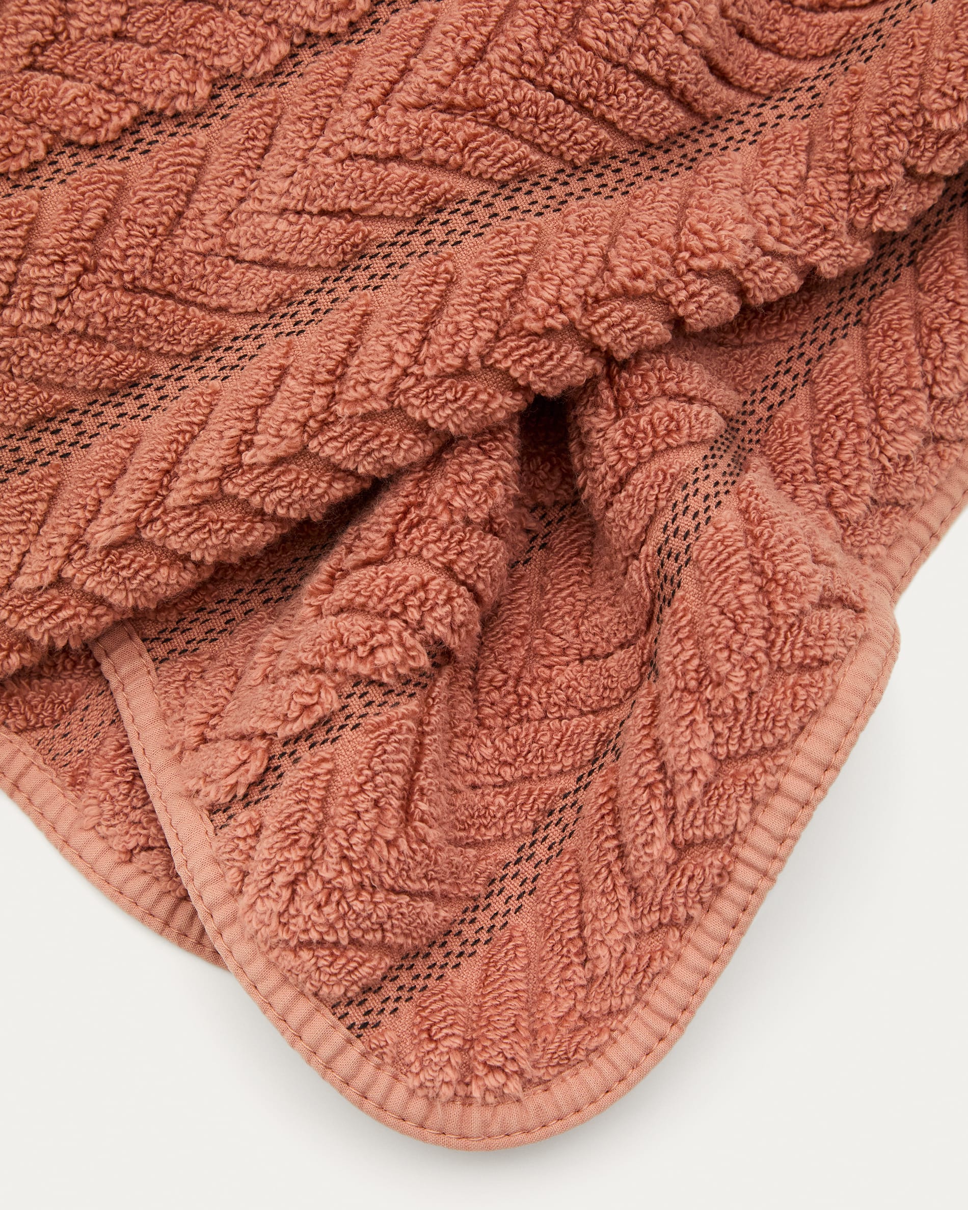 Rune 100% cotton, terracotta jacquard bath towel, 70 x 140 cm - Image 2