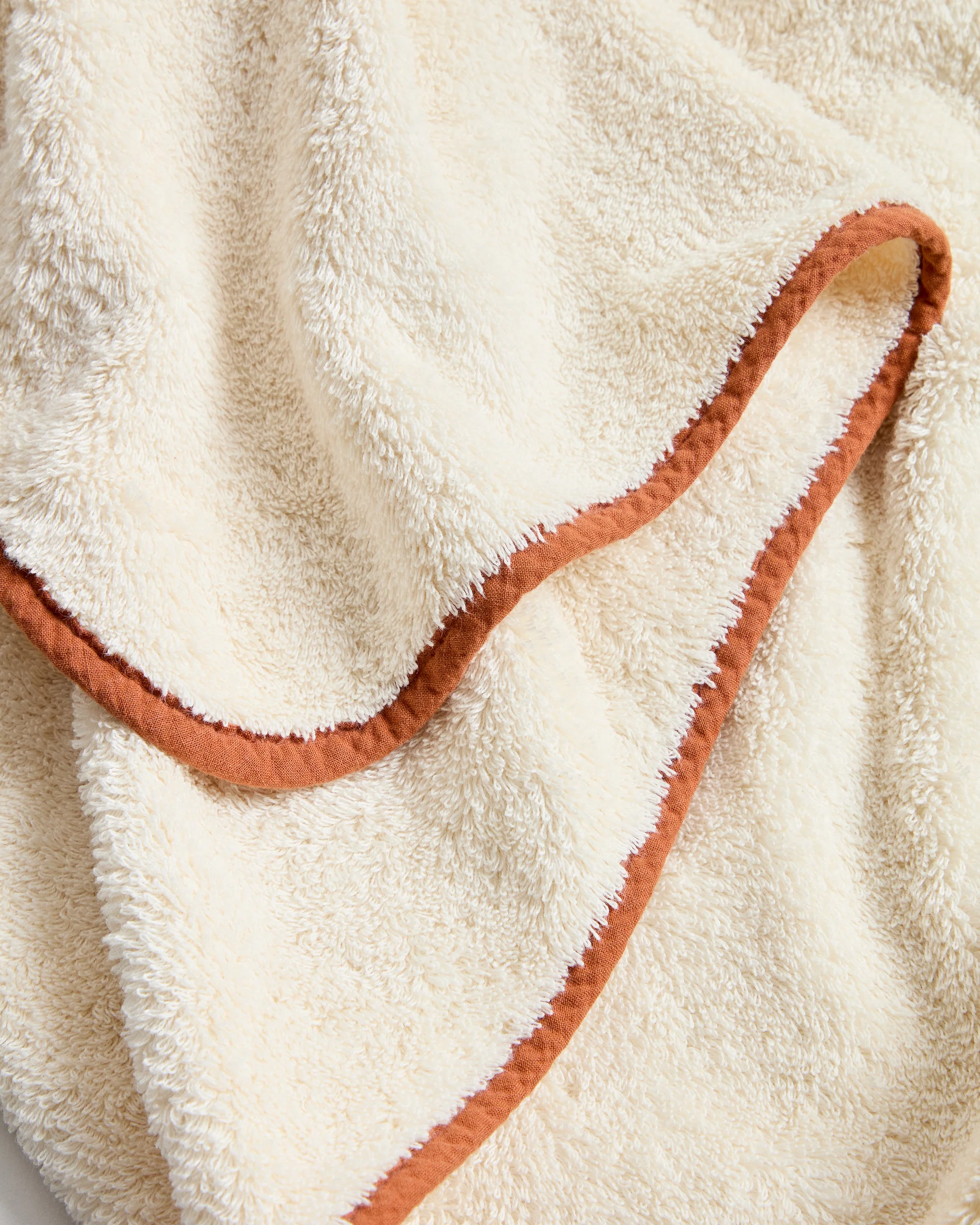 Sedora 100% cotton towel with orange contrast detail 100 x 150cm - Image 4