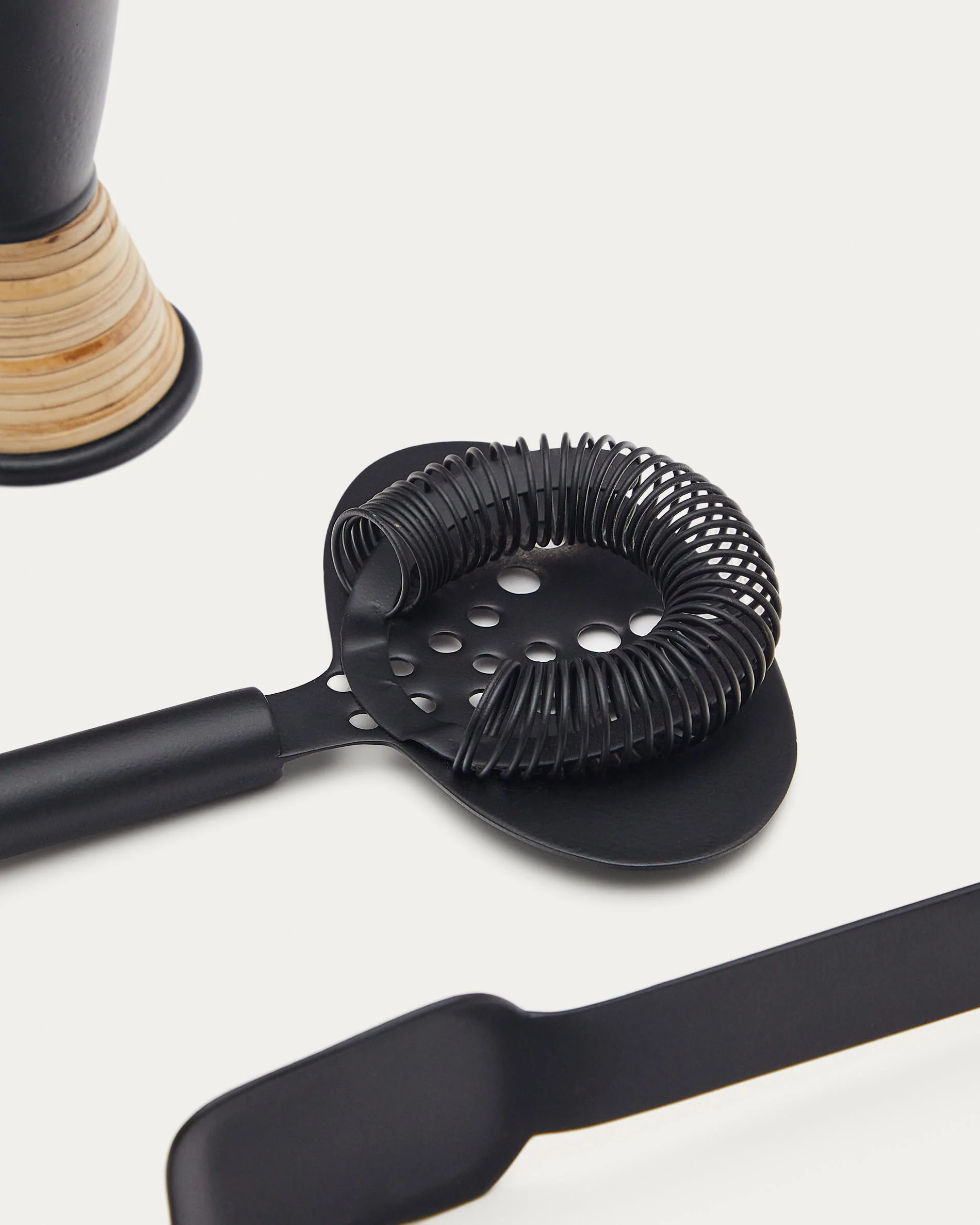 Shai set of black stainless steel and rattan cocktail utensils - Image 4