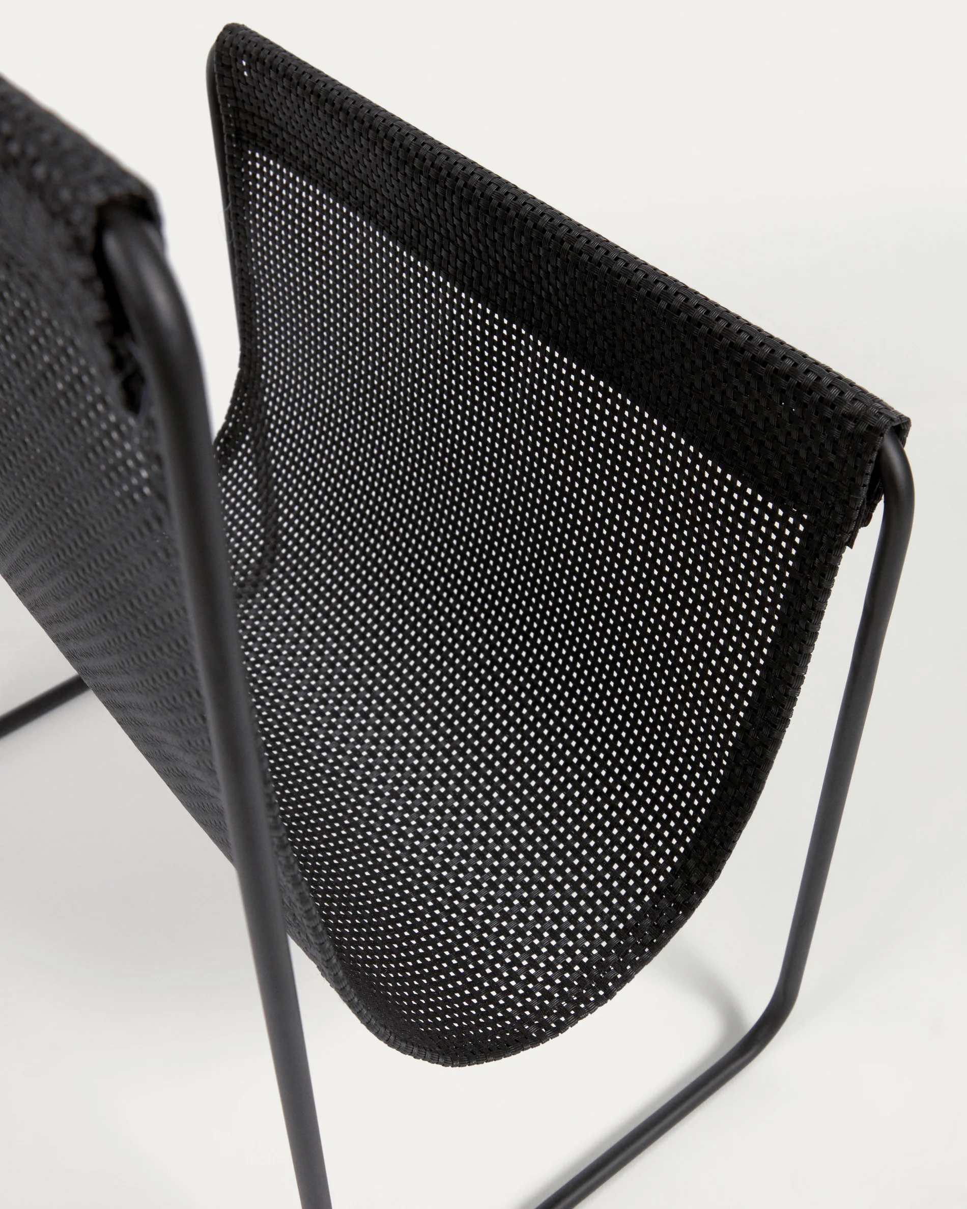 Siana black magazine rack in black metal - Image 3