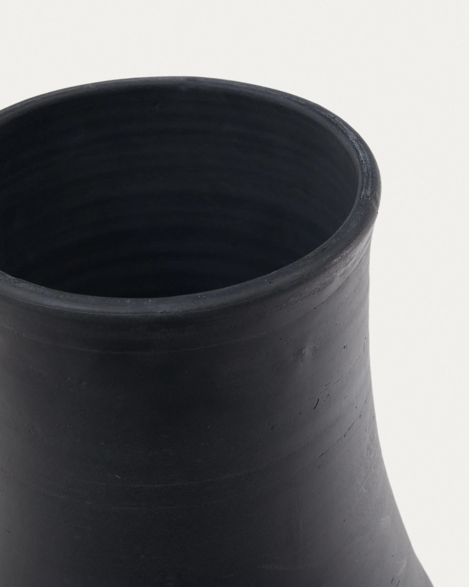 Silaia terracotta vase in a black finish 34 cm - Image 3