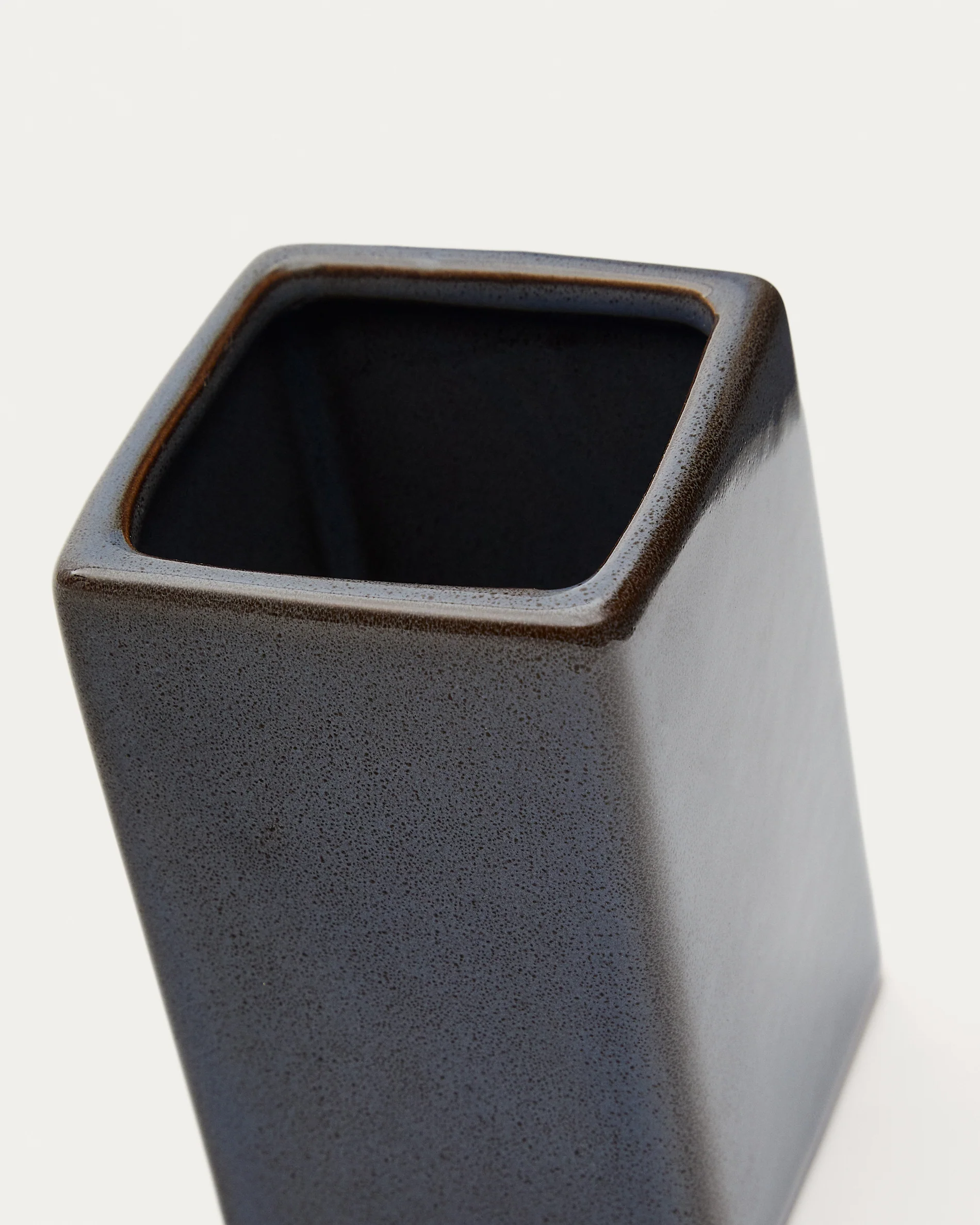 Silvet Gray Stoneware Toothbrush Holder - Image 3